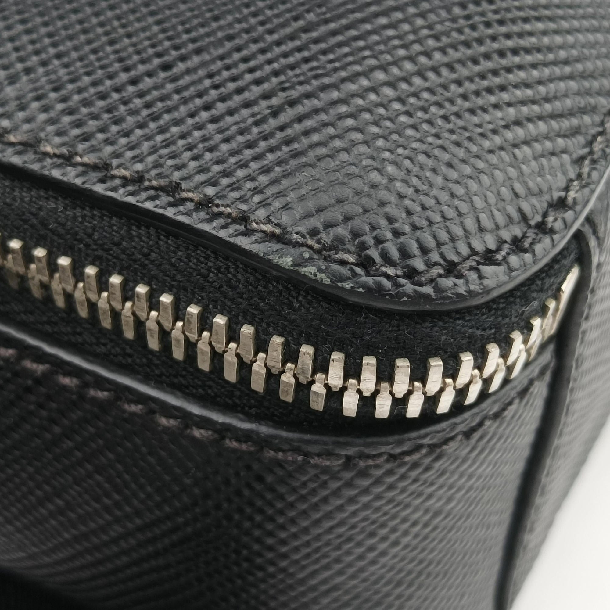 Secondhand Prada Messenger Black Saffiano leather 2VH004 crossbodybag | stylenewstar