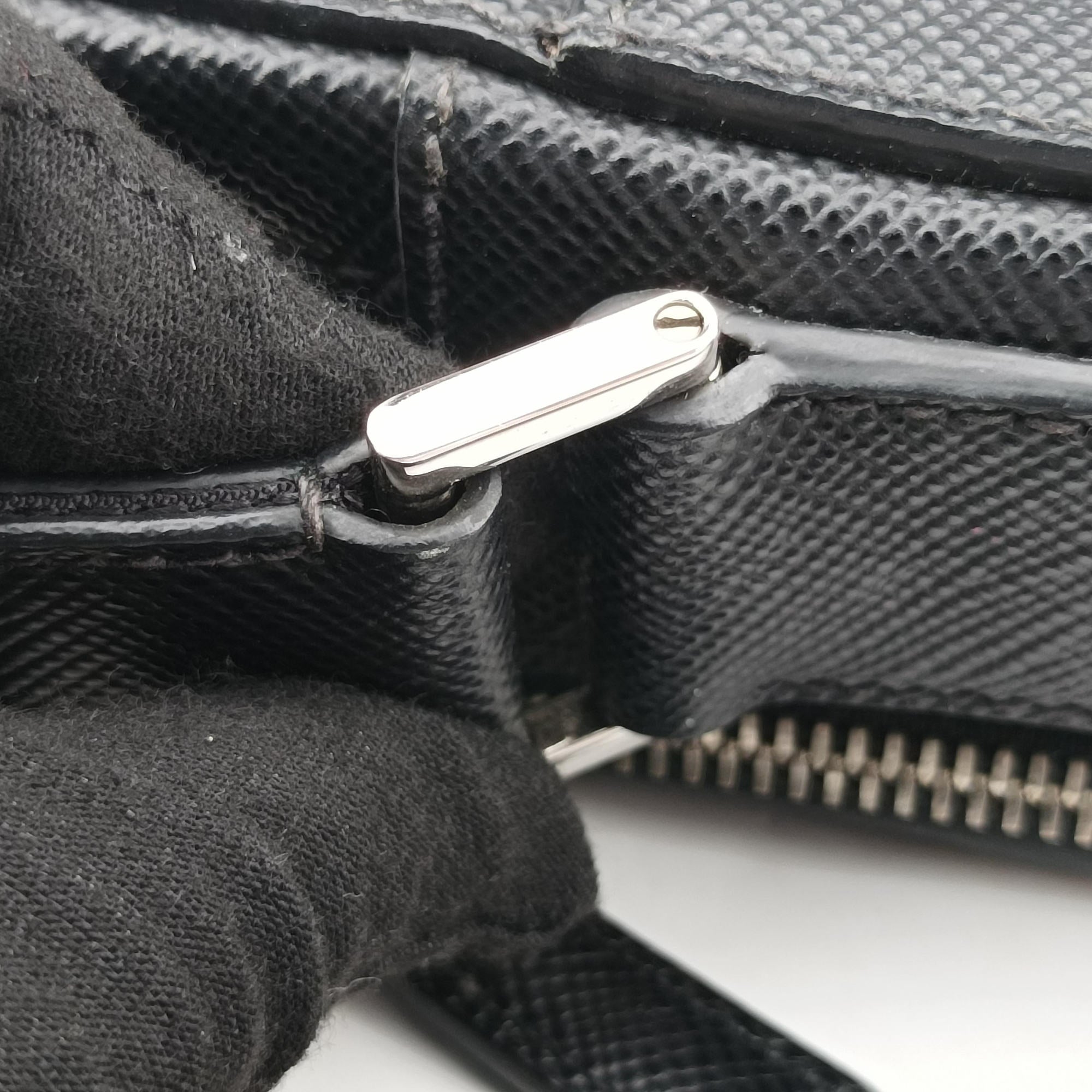 Secondhand Prada Messenger Black Saffiano leather 2VH004 crossbodybag | stylenewstar