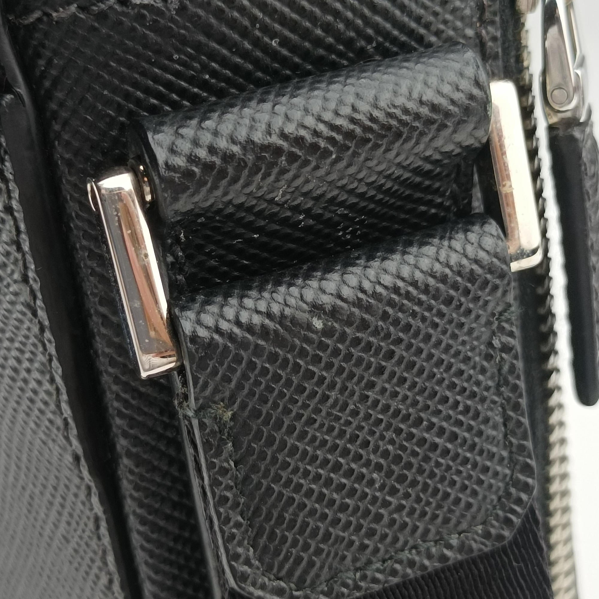 Secondhand Prada Messenger Black Saffiano leather 2VH004 crossbodybag | stylenewstar