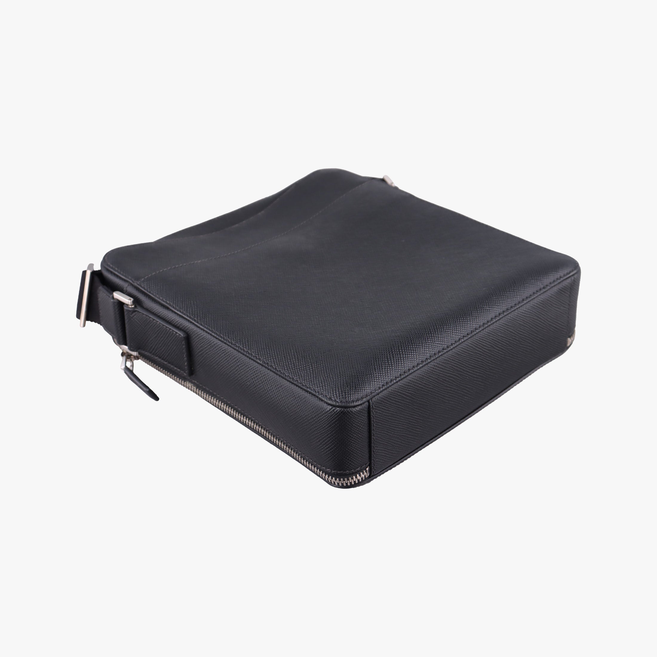 Secondhand Prada Messenger Black Saffiano leather 2VH004 crossbodybag | stylenewstar