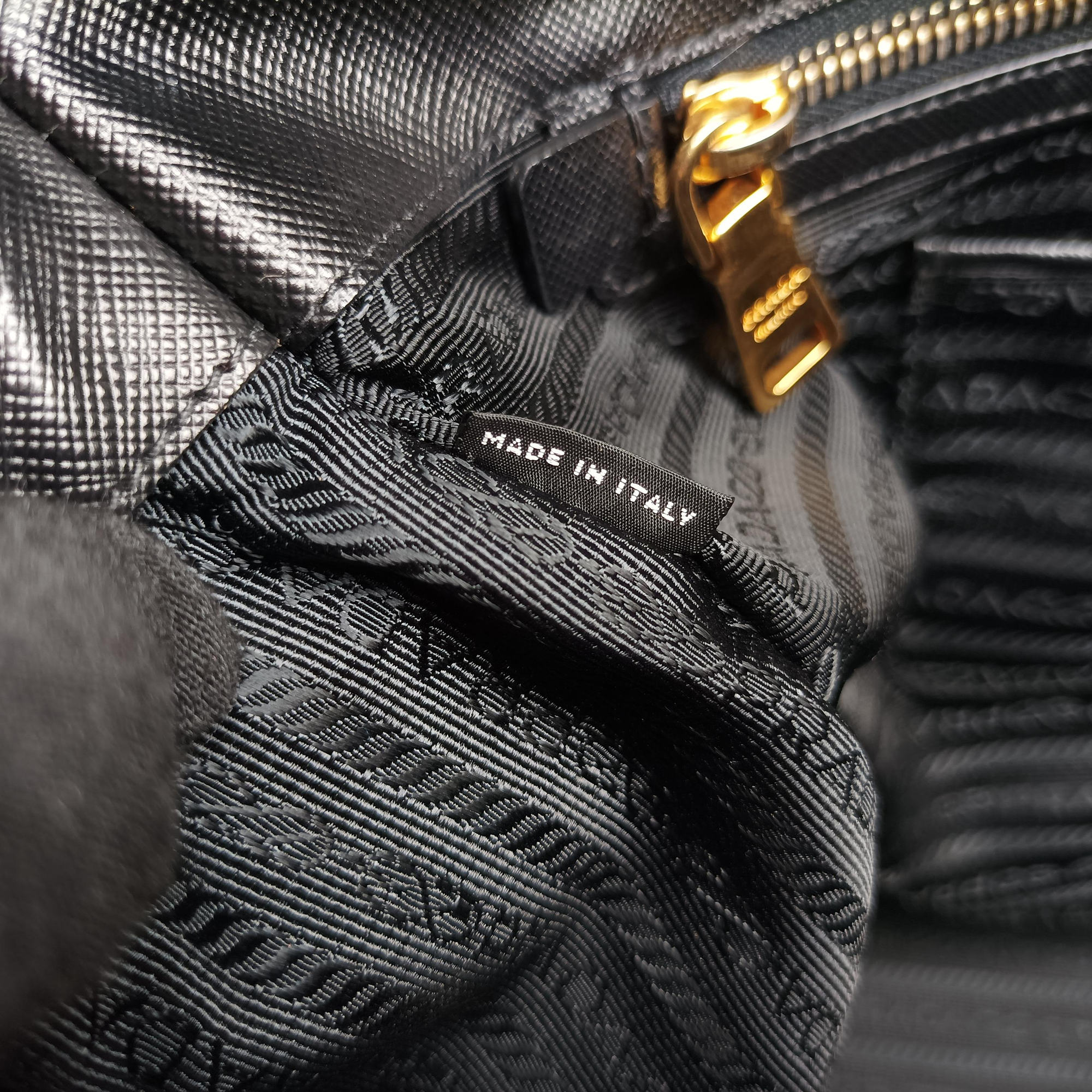Vintage Prada Galleria Black SAFFIANO Leather BN2274 handbag | stylenewstar