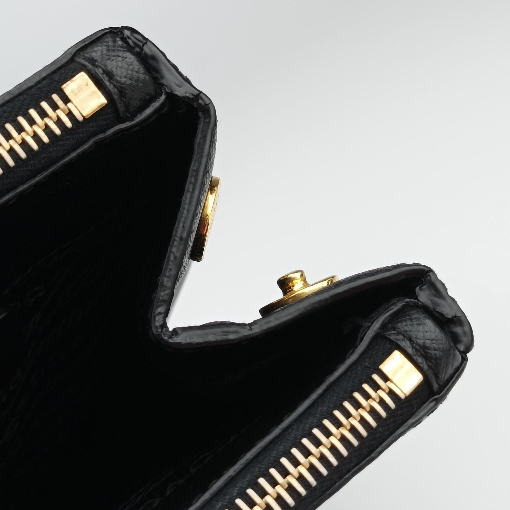 Vintage Prada Galleria Black SAFFIANO Leather BN2274 handbag | stylenewstar