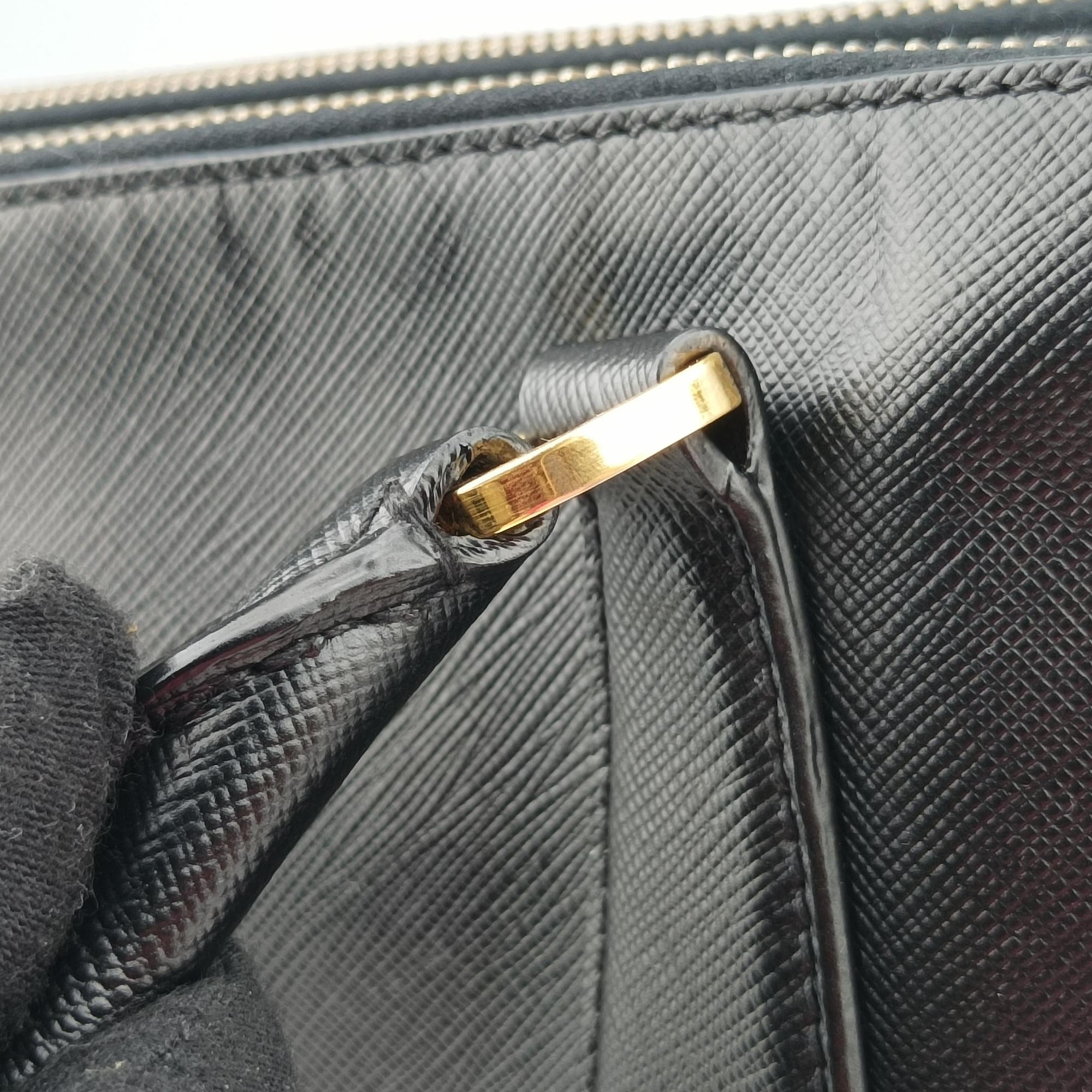 Vintage Prada Galleria Black SAFFIANO Leather BN2274 handbag | stylenewstar