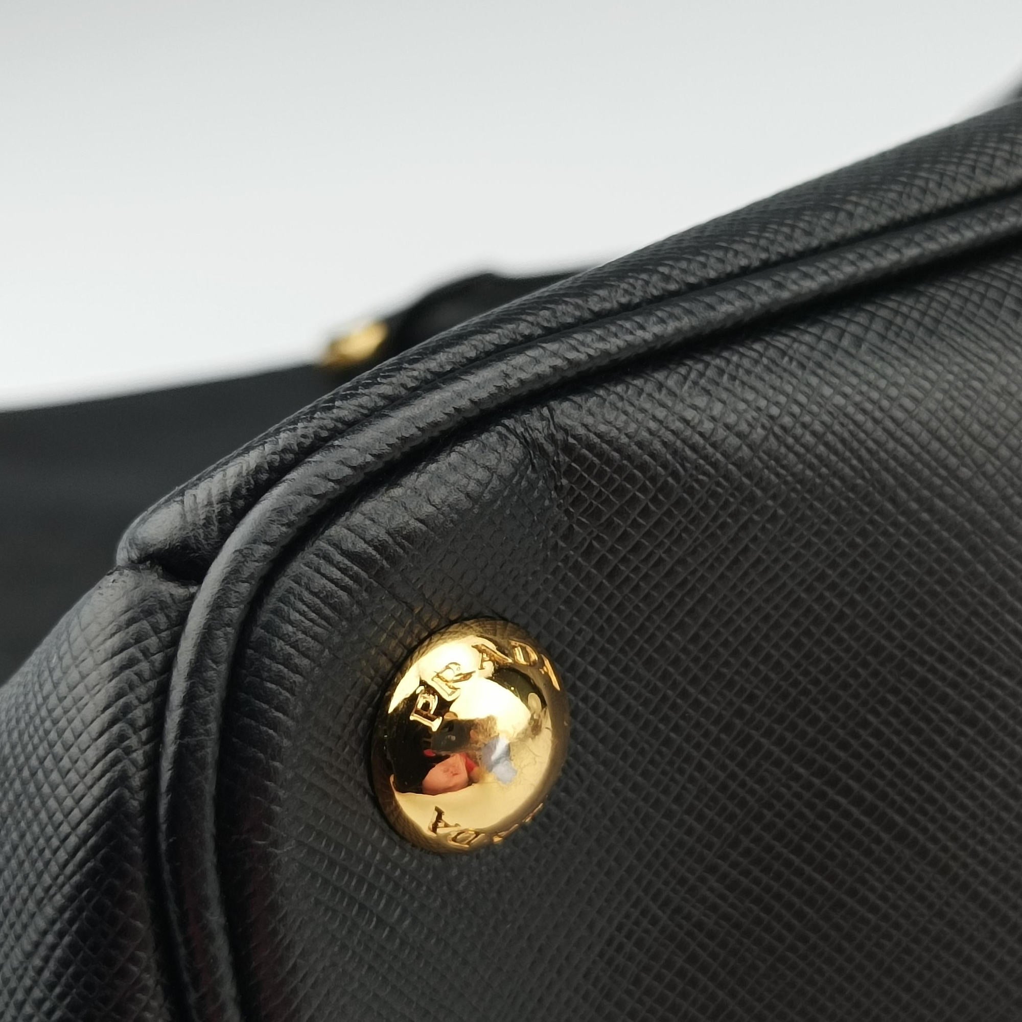 Vintage Prada Galleria Black SAFFIANO Leather BN2274 handbag | stylenewstar