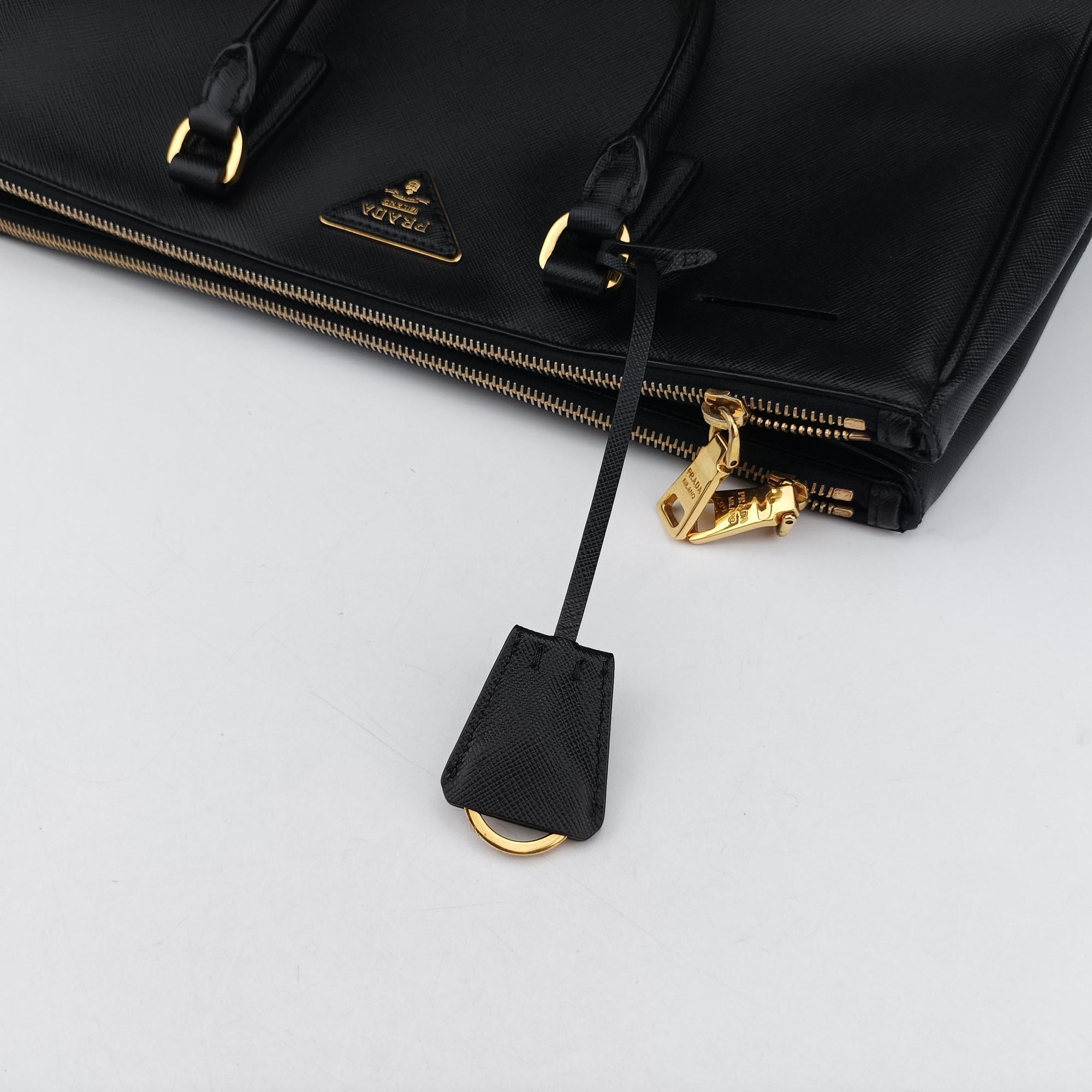 Vintage Prada Galleria Black SAFFIANO Leather BN2274 handbag | stylenewstar