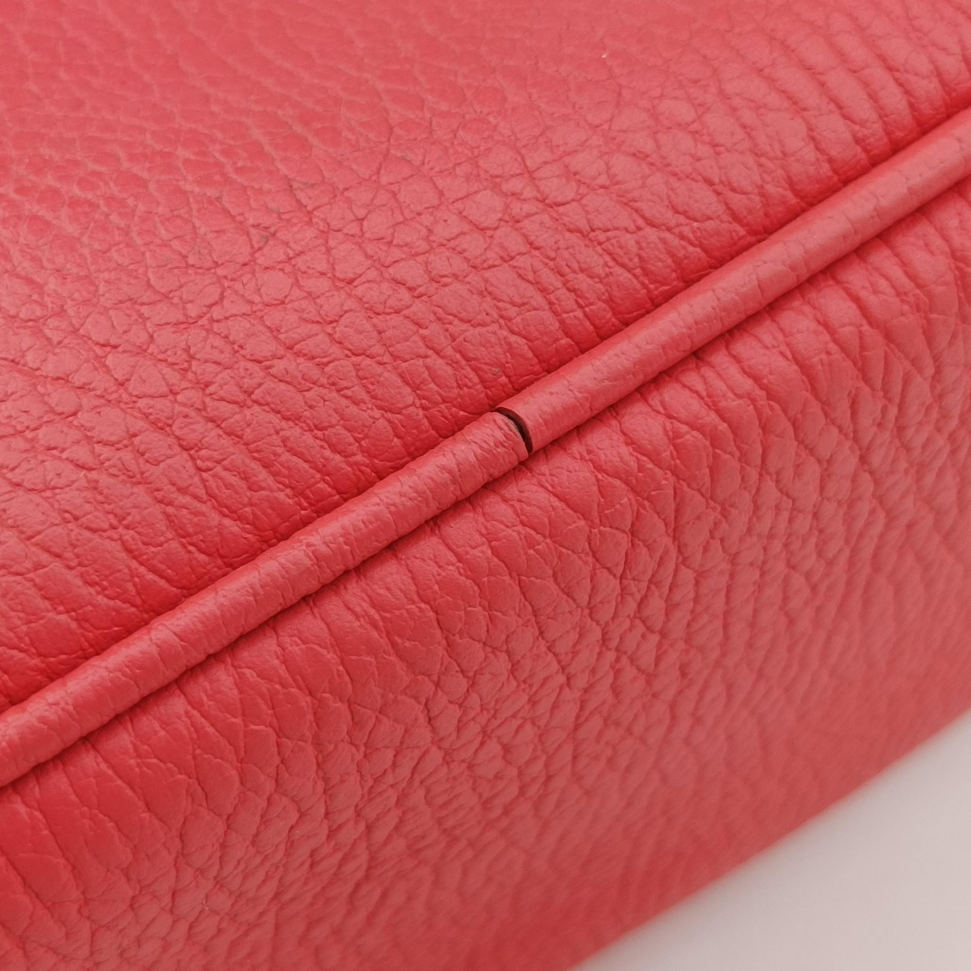 Pre-owned Gucci Microguccissima dome Red Leather 341504 shoulderbag | stylenewstar