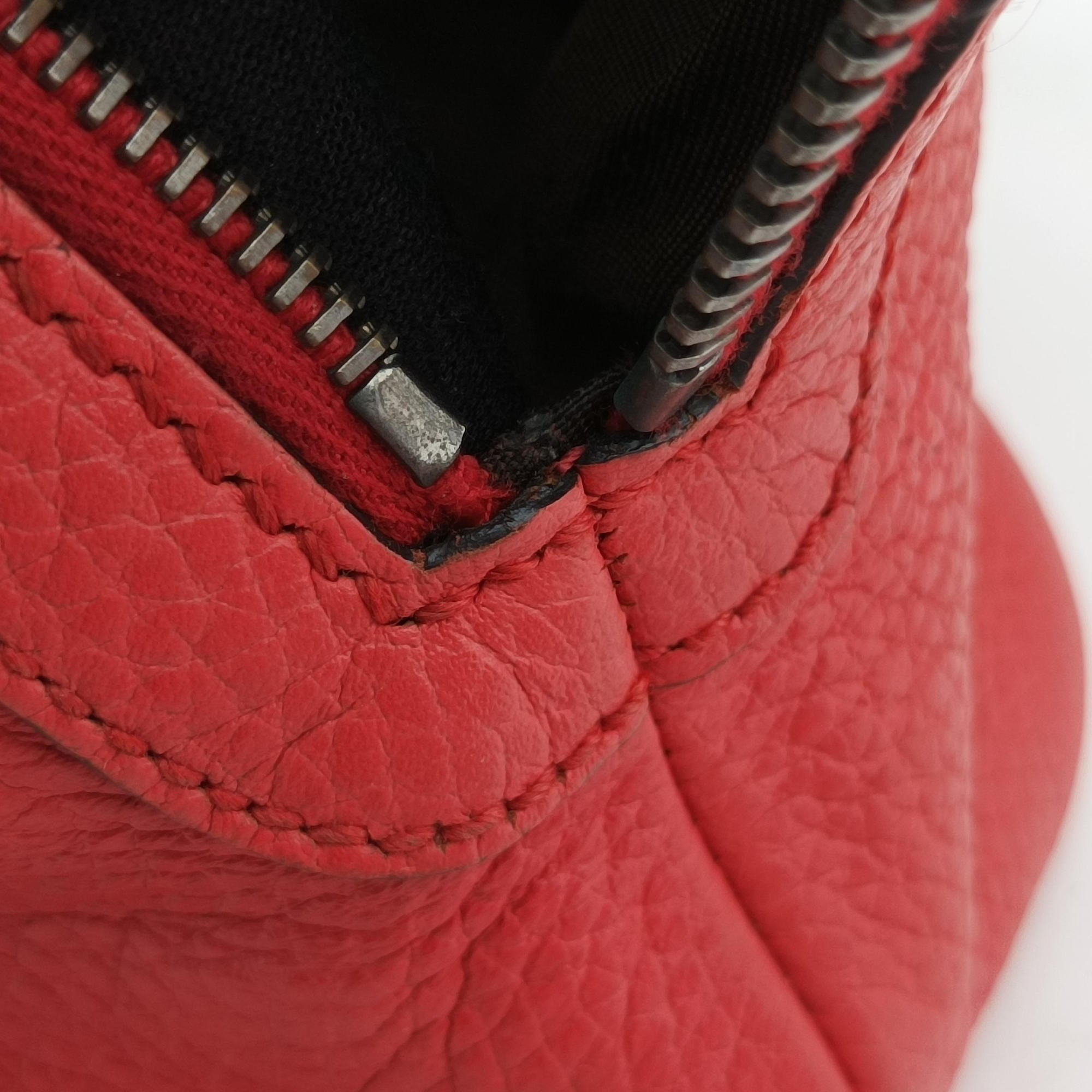 Pre-owned Gucci Microguccissima dome Red Leather 341504 shoulderbag | stylenewstar