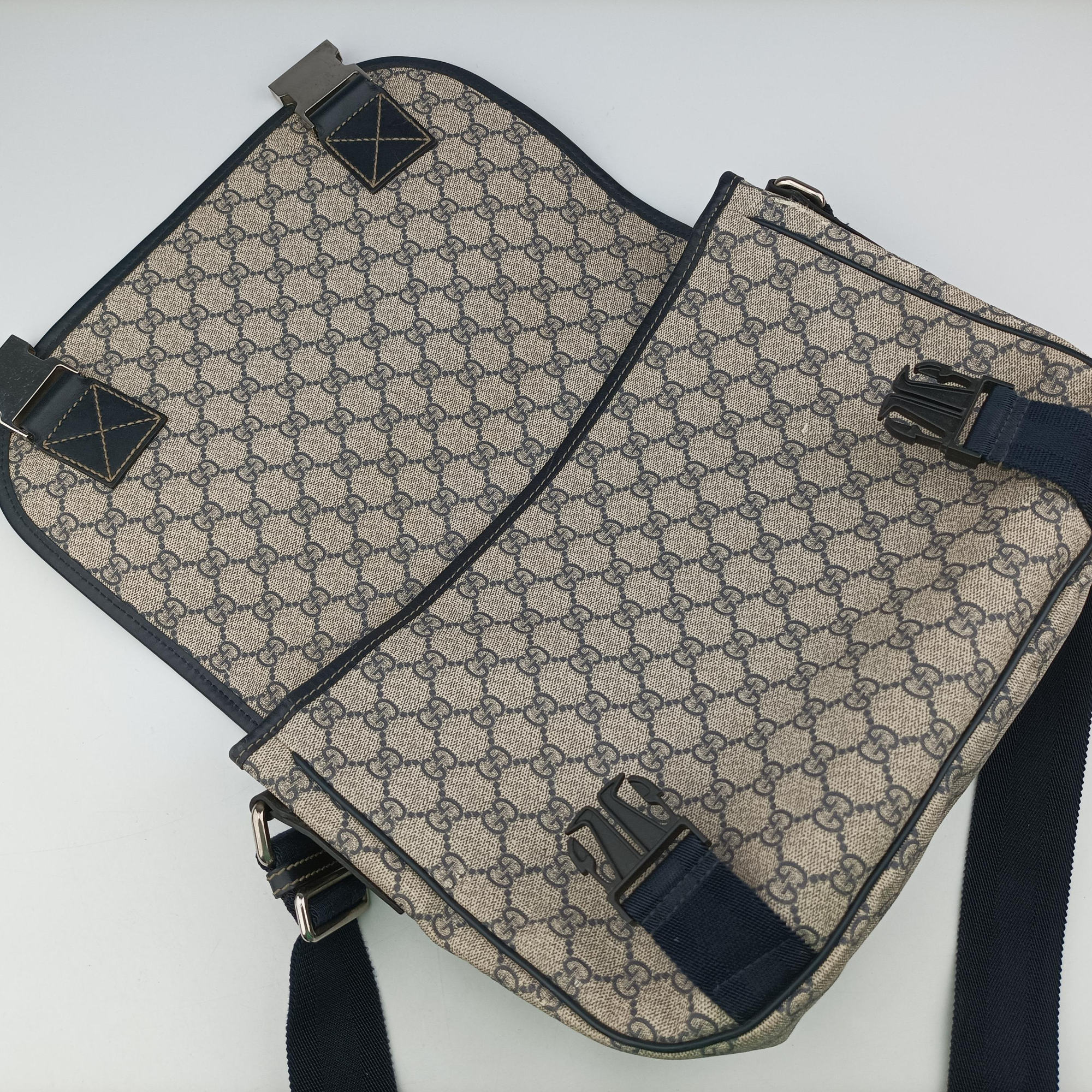 Secondhand Gucci GG Plus Messenger Beige×navy PVC coated canvas×Leather 201732 shoulderbag | stylenewstar