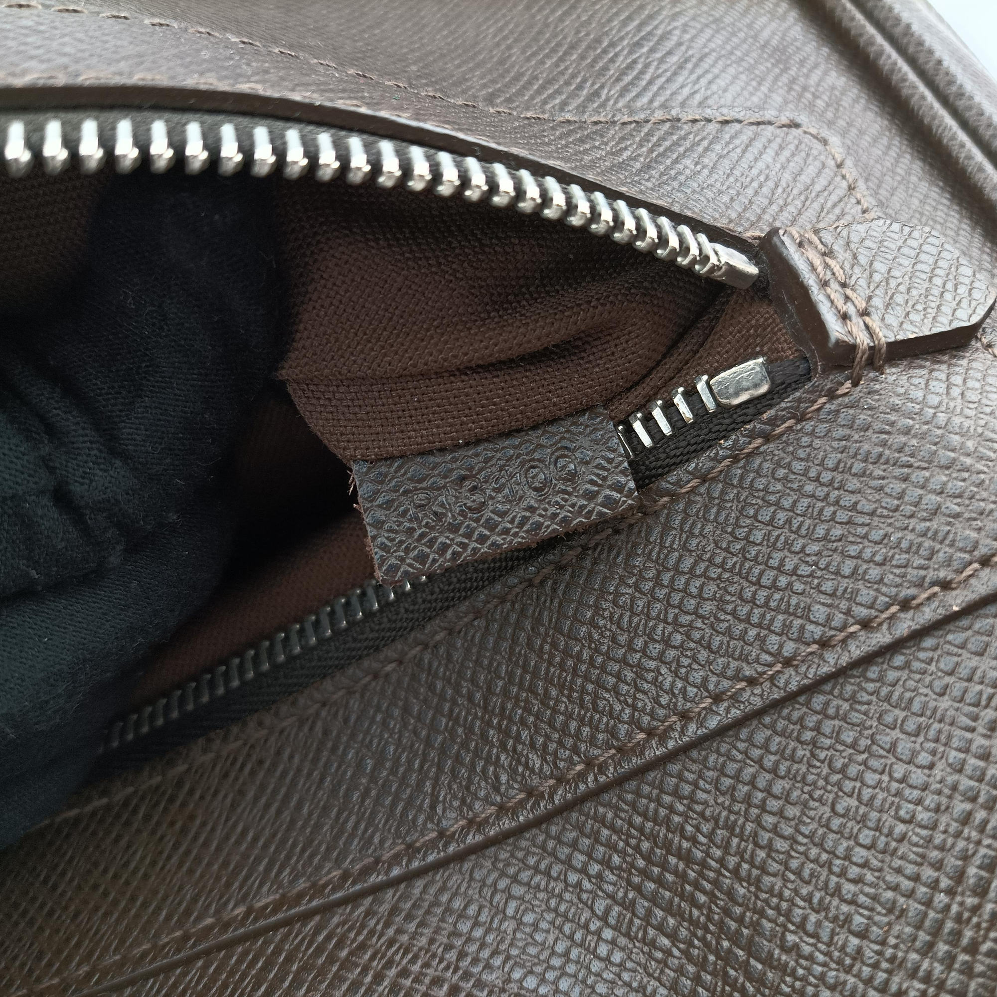 Vintage Louis Vuitton IGOR Grizzly Taiga M31172 handbag | stylenewstar