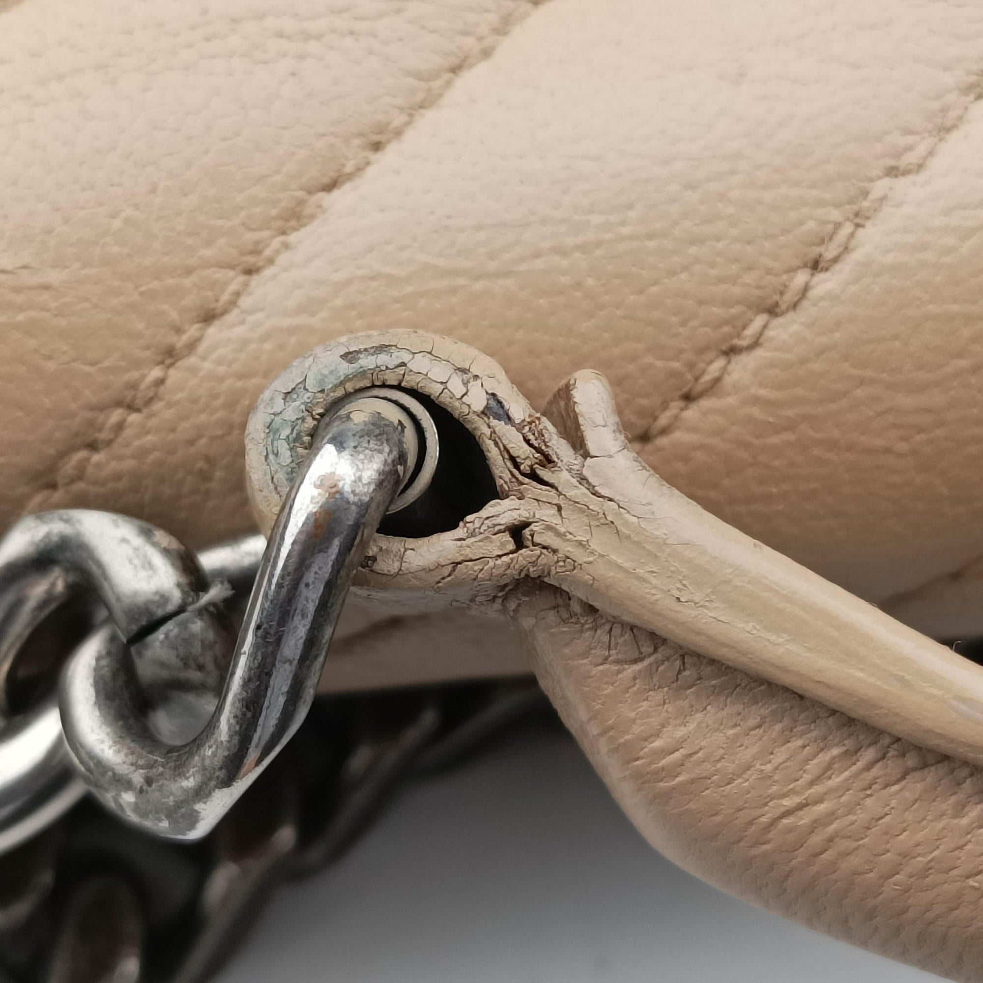 Pre-owned Yves Saint Laurent COLLEGE Beige Leather 428056 shoulderbag | stylenewstar