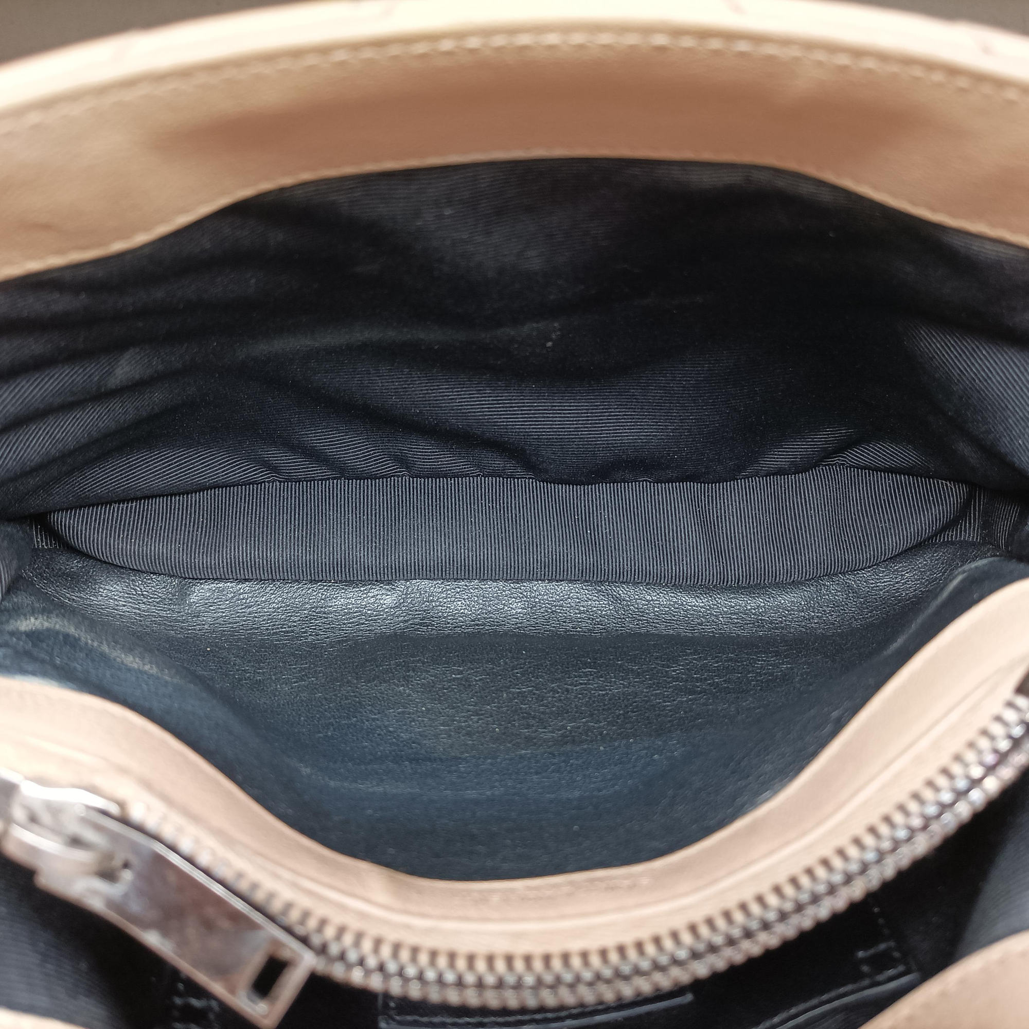 Pre-owned Yves Saint Laurent COLLEGE Beige Leather 428056 shoulderbag | stylenewstar