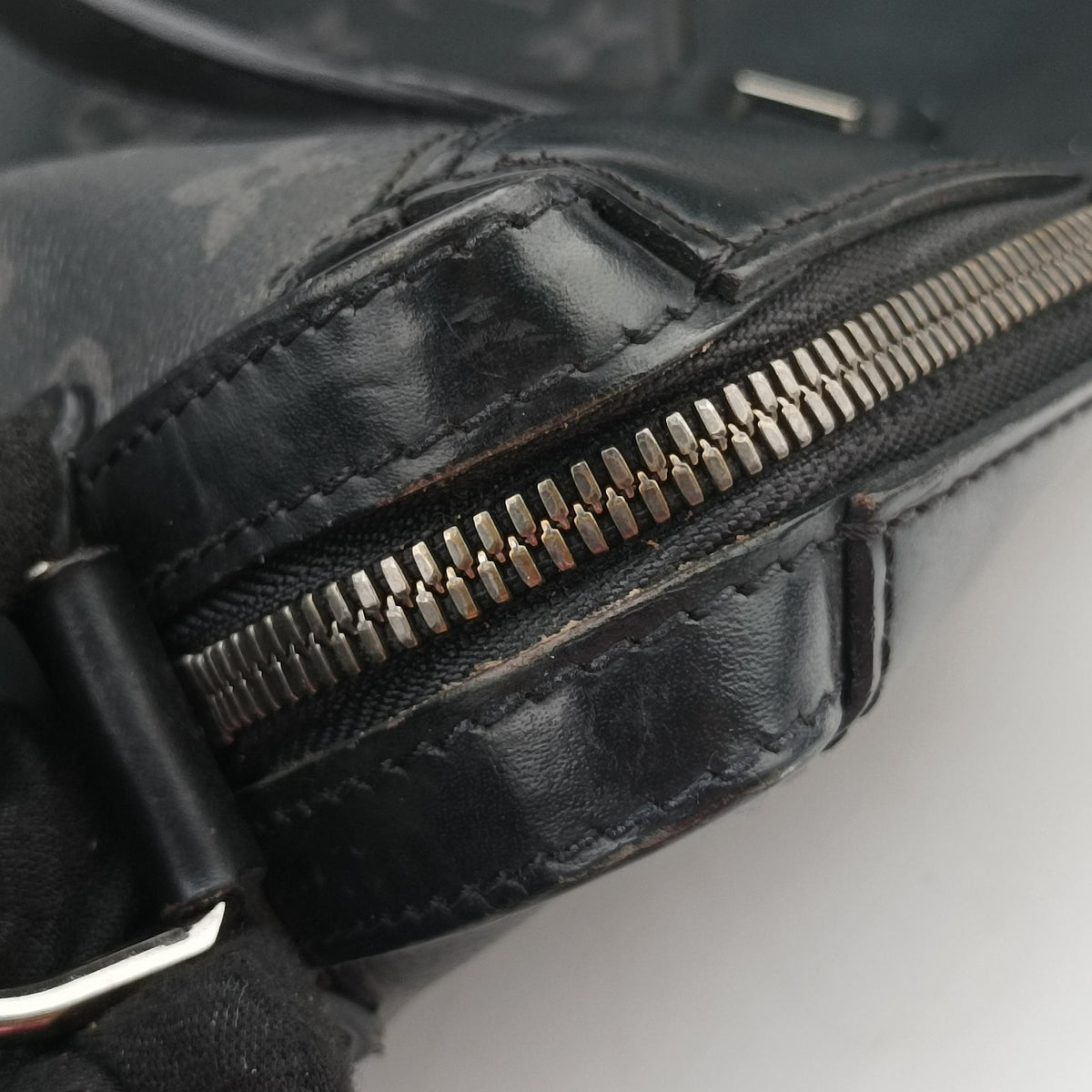Secondhand Louis Vuitton Briefcase Explorer Noir Monogram Eclipse Canvas M40566 shoulderbag | stylenewstar