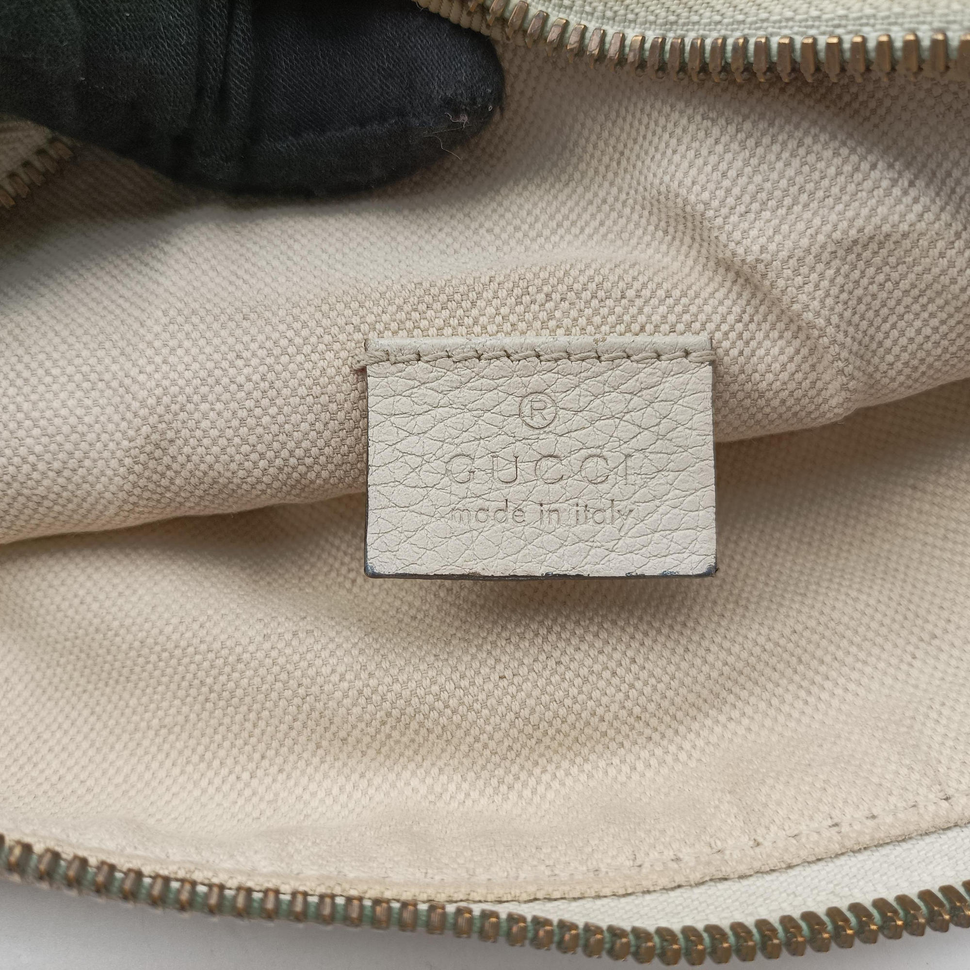 Vintage Gucci Print White Leather 493869 bum bag/waist bag | stylenewstar