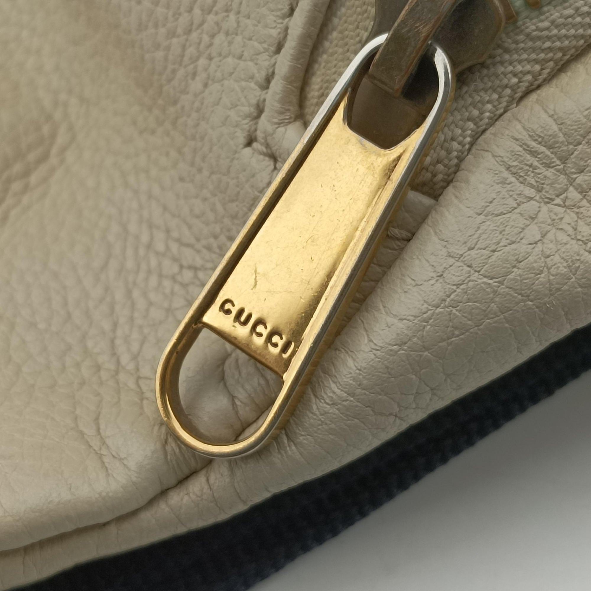 Vintage Gucci Print White Leather 493869 bum bag/waist bag | stylenewstar