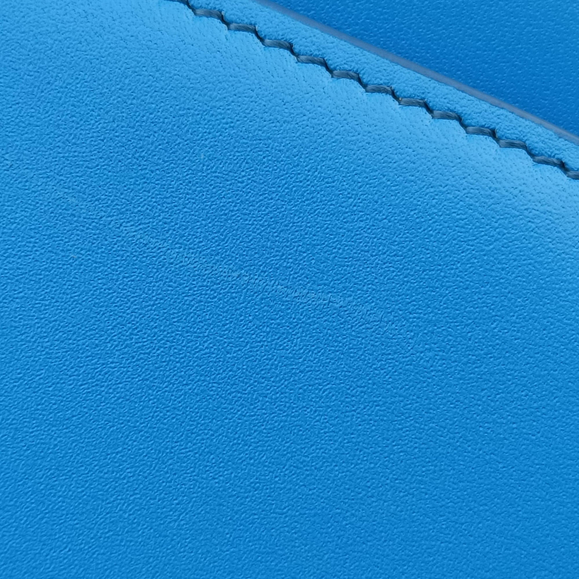 Secondhand Christian Dior Lock Blue Leather  shoulderbag | stylenewstar