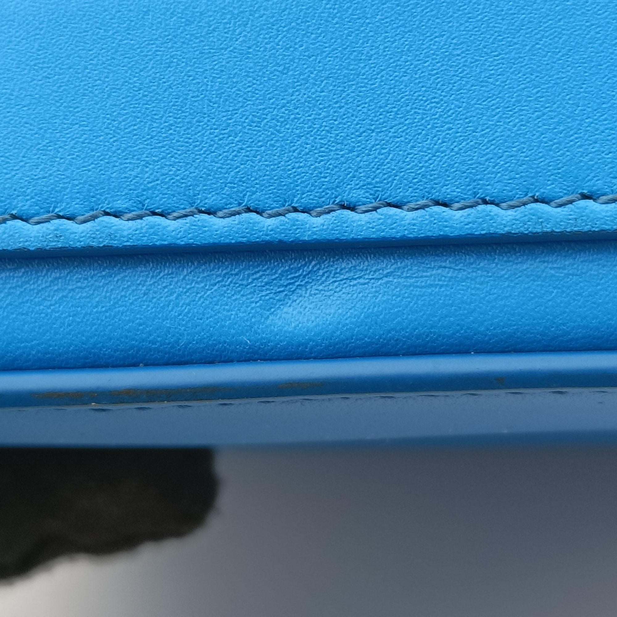 Secondhand Christian Dior Lock Blue Leather  shoulderbag | stylenewstar