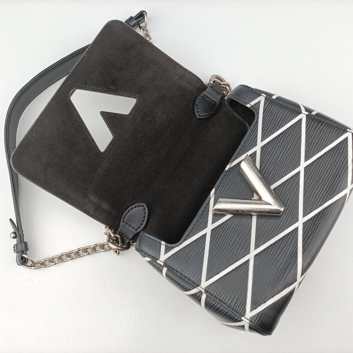 Vintage Louis Vuitton Twist Maltage Noir×White Epi M50525 shoulderbag | stylenewstar