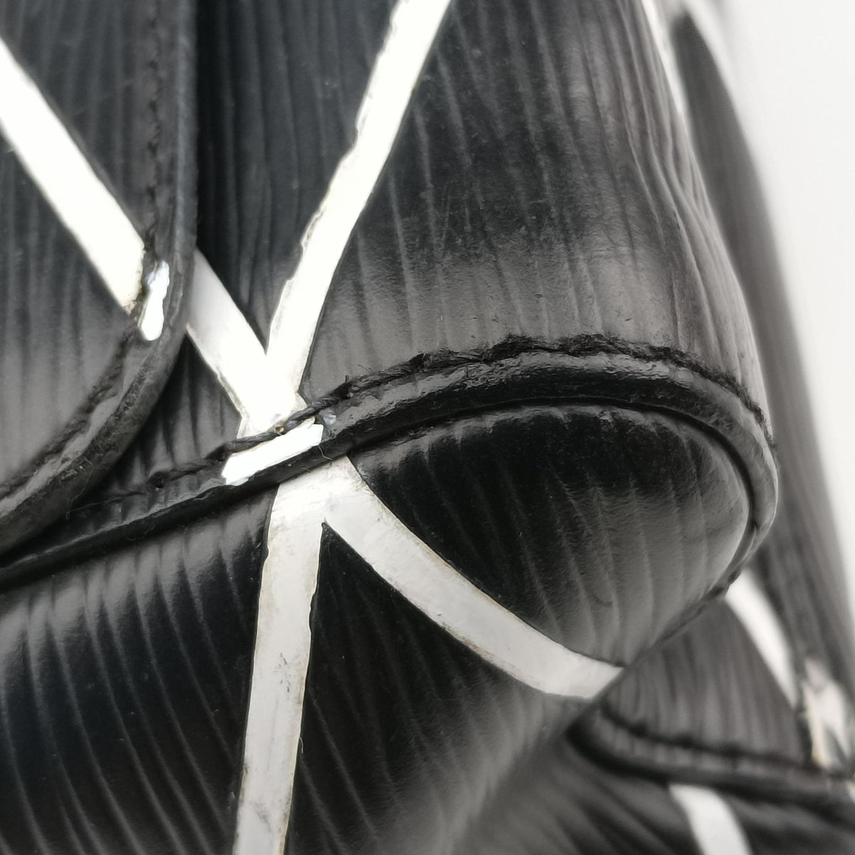Vintage Louis Vuitton Twist Maltage Noir×White Epi M50525 shoulderbag | stylenewstar