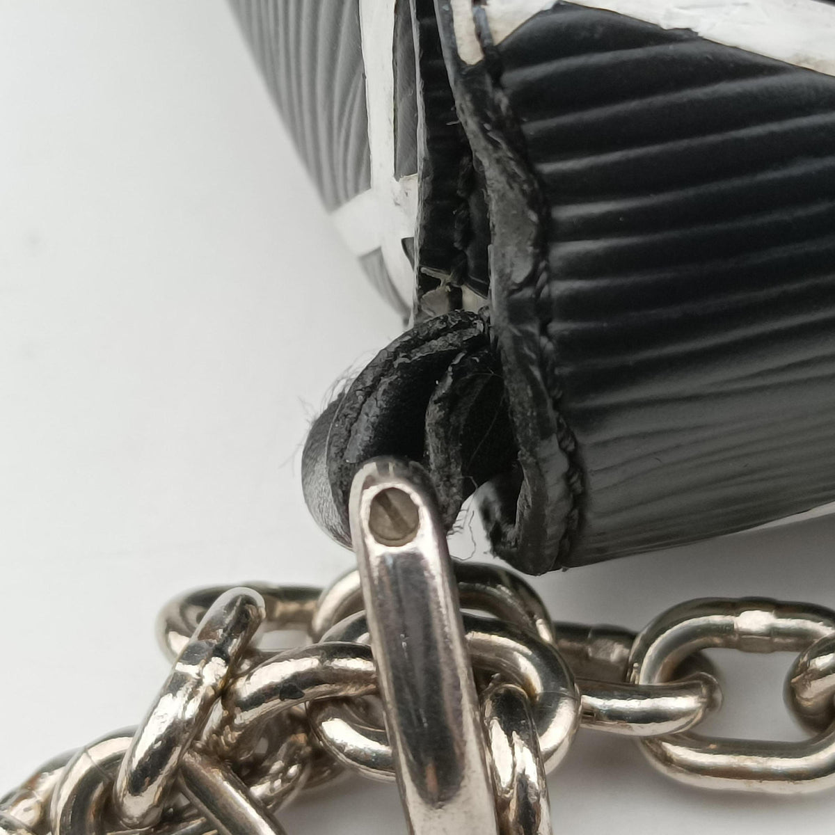 Vintage Louis Vuitton Twist Maltage Noir×White Epi M50525 shoulderbag | stylenewstar