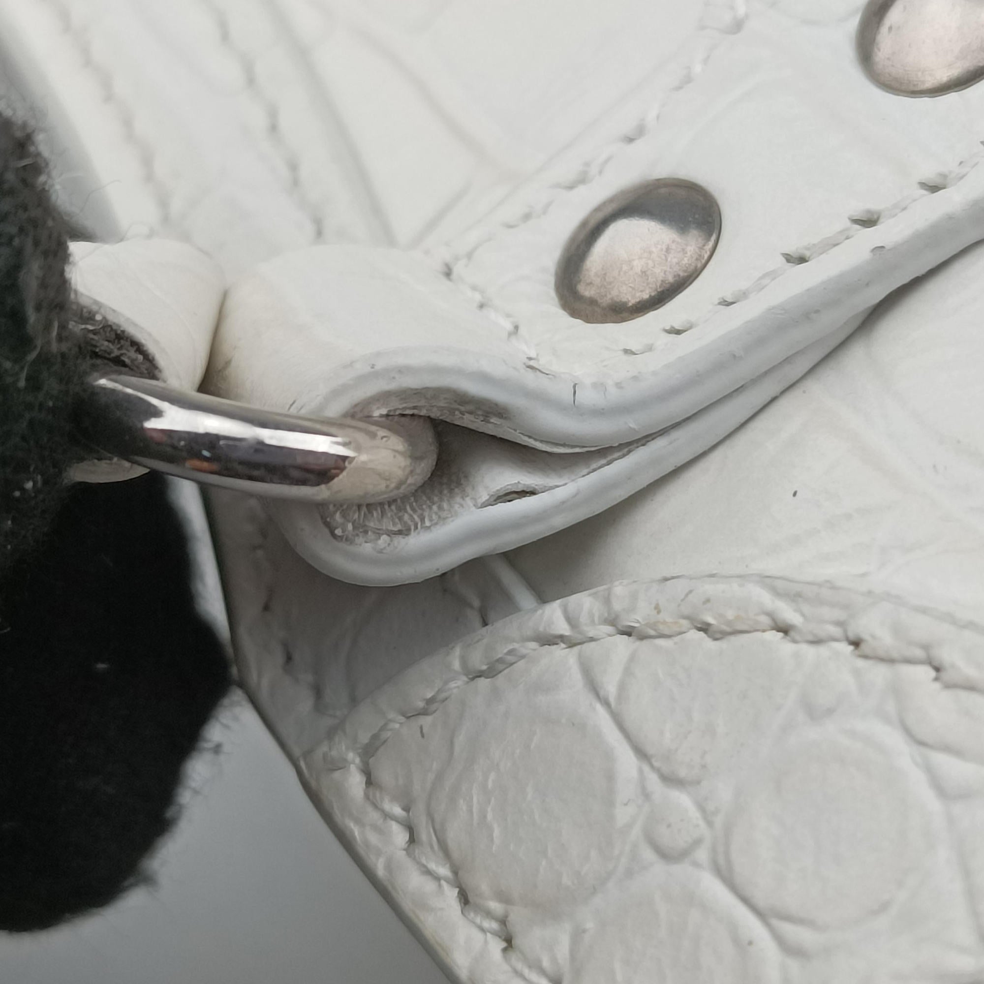 Pre-owned Balenciaga Neo Cagole XS White Leather  shoulderbag | stylenewstar