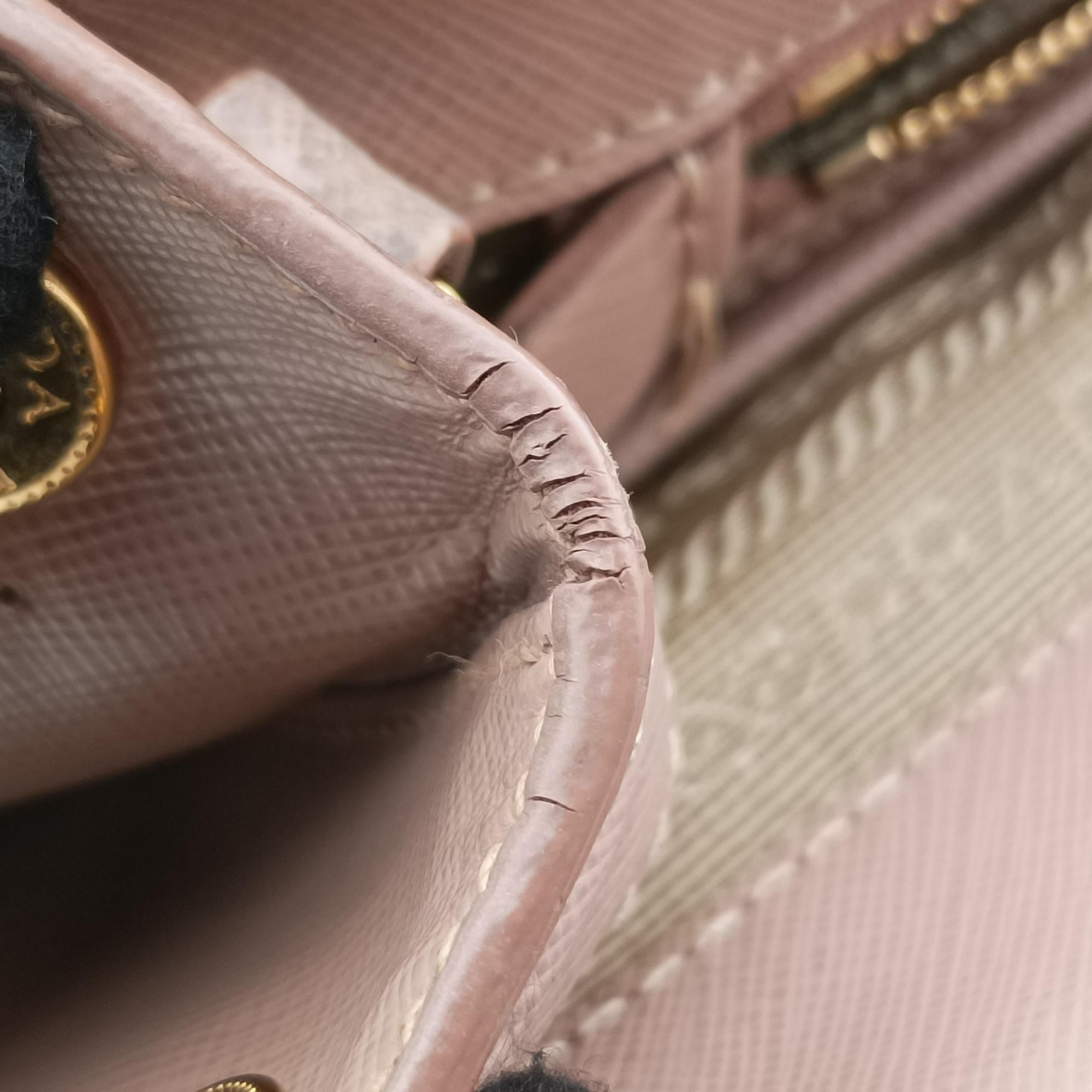 Secondhand Prada Galleria Pink SAFFIANO Leather BN1786 shoulderbag | stylenewstar
