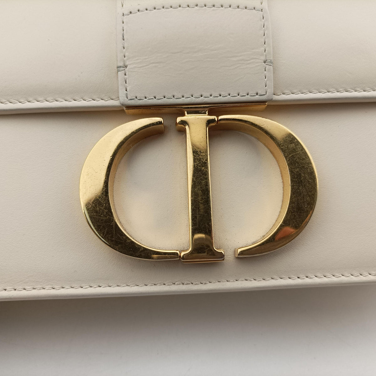 Pre-owned Christian Dior 30 Montaigne White leather  shoulderbag | stylenewstar