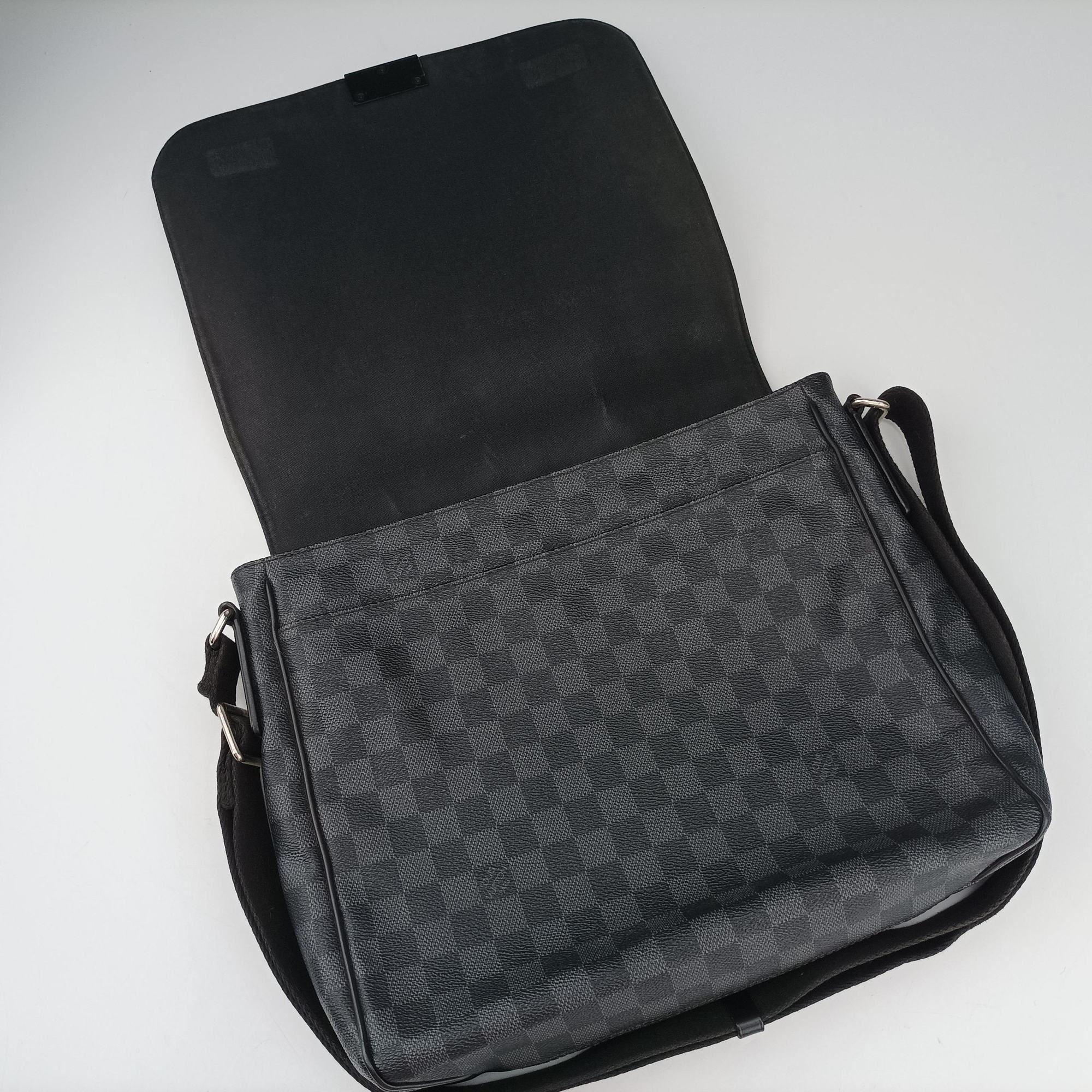 Vintage Louis Vuitton DANIEL MM Noir Damier GRAPHITE N58029 shoulderbag | stylenewstar