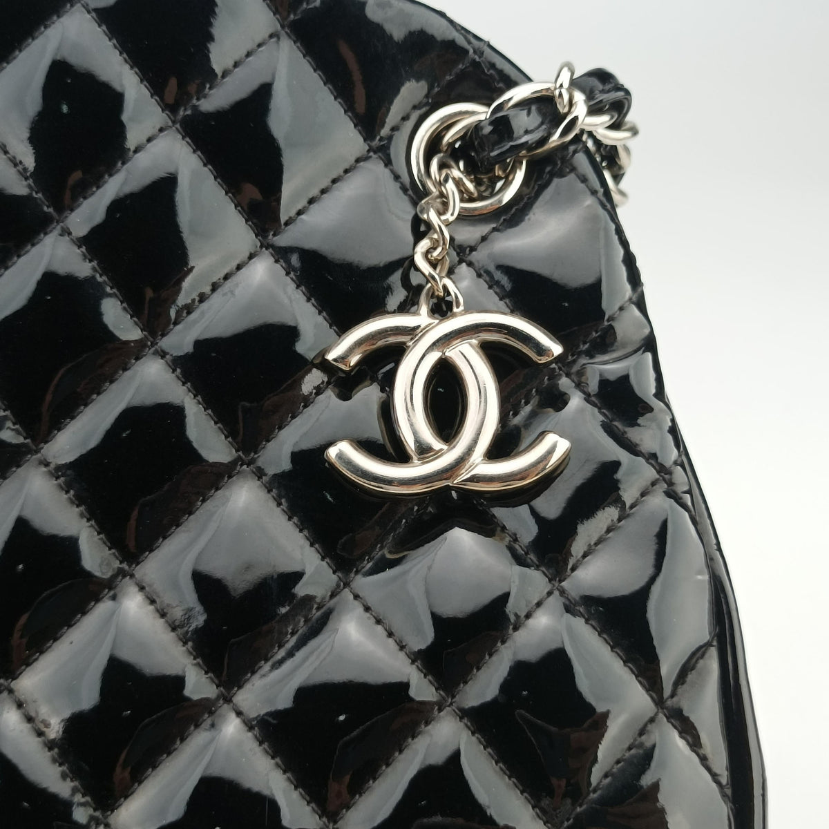 Pre-owned Chanel Mademoiselle Bowling Black Patent leather A50558 shoulderbag | stylenewstar