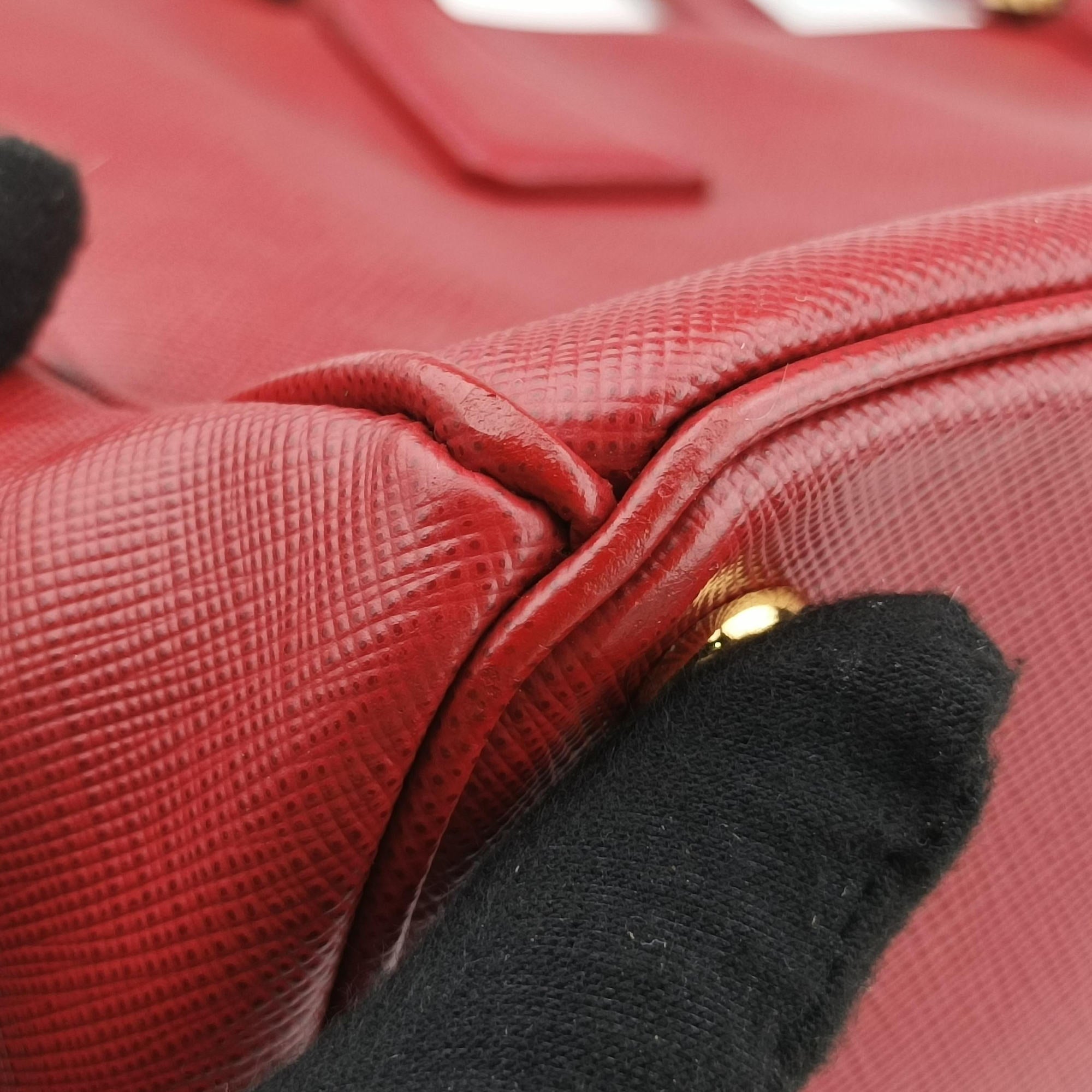 Secondhand Prada Galleria Red SAFFIANO Leather BN1844 shoulderbag | stylenewstar