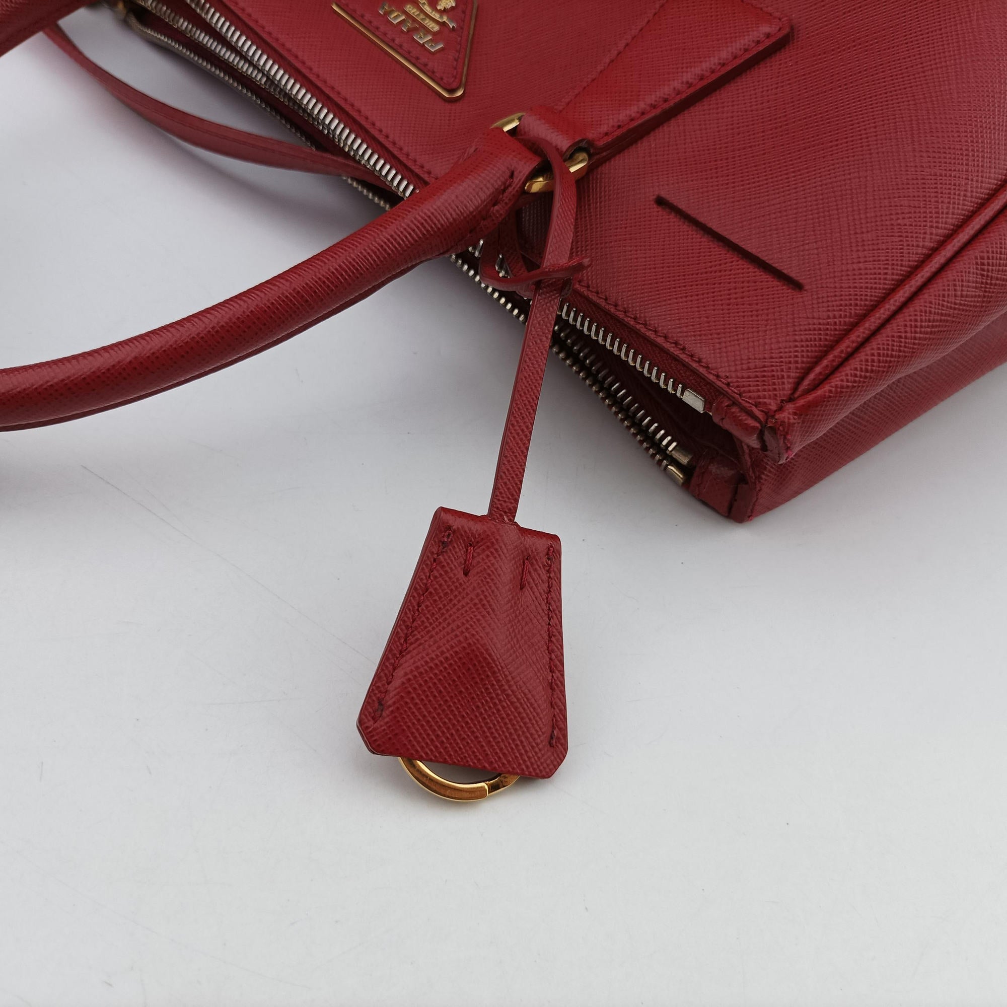 Secondhand Prada Galleria Red SAFFIANO Leather BN1844 shoulderbag | stylenewstar