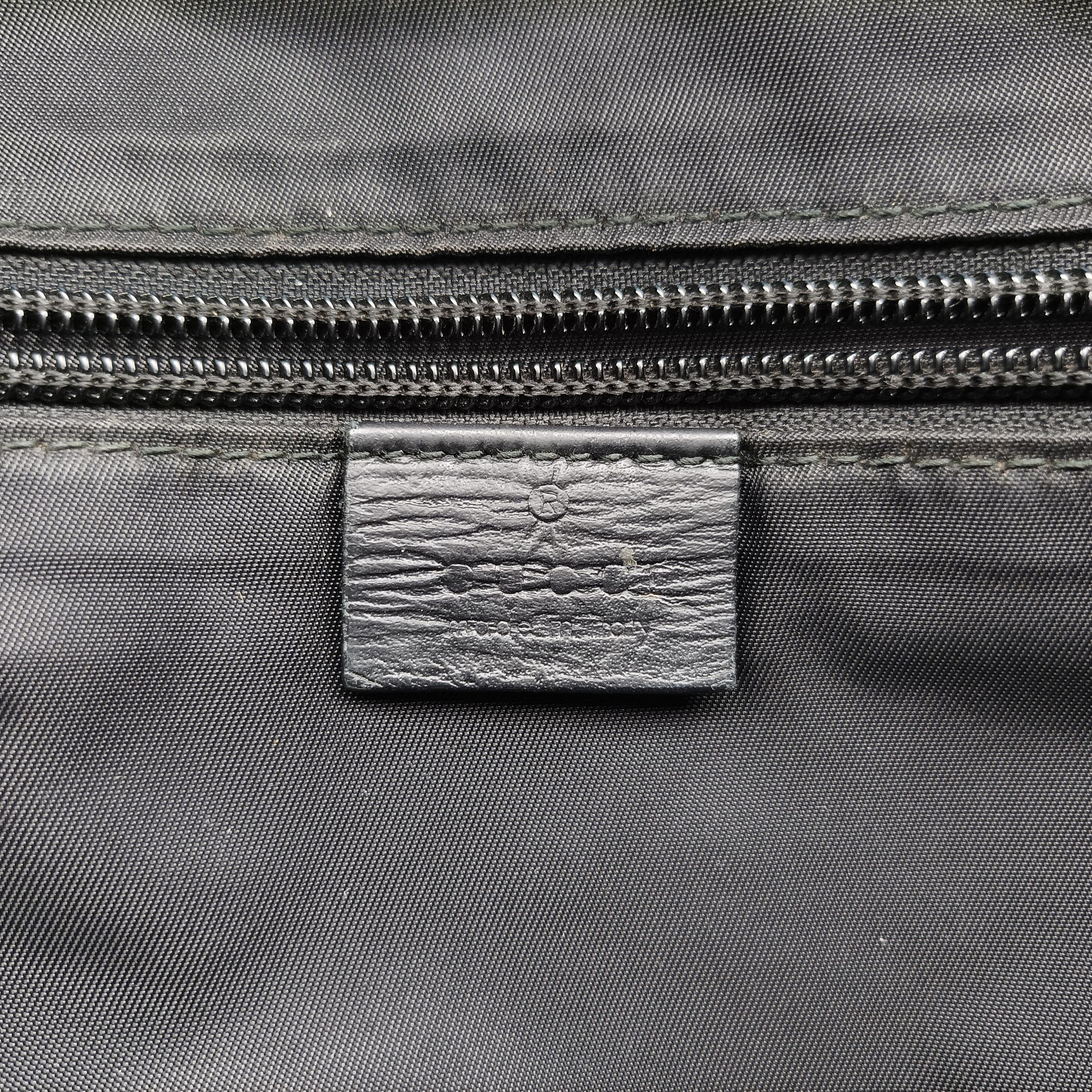 Pre-owned Gucci Guccissima Rubber Messenger Black Leather 246067 shoulderbag | stylenewstar