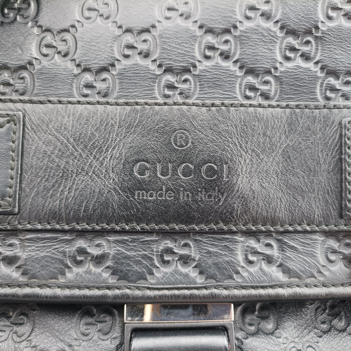 Pre-owned Gucci Guccissima Rubber Messenger Black Leather 246067 shoulderbag | stylenewstar