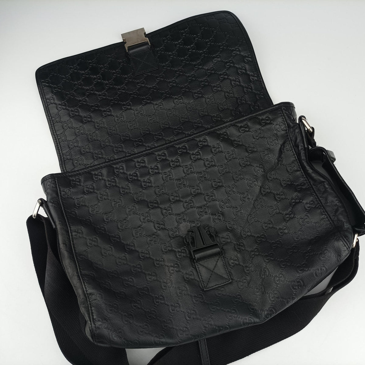 Pre-owned Gucci Guccissima Rubber Messenger Black Leather 246067 shoulderbag | stylenewstar