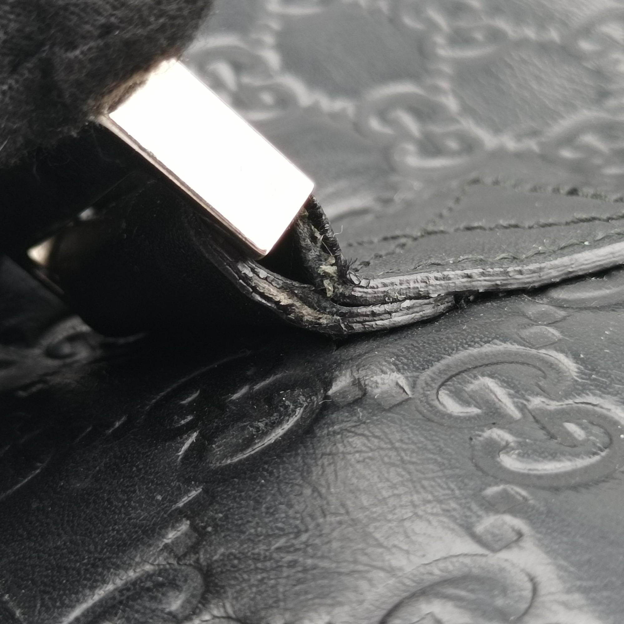 Pre-owned Gucci Guccissima Rubber Messenger Black Leather 246067 shoulderbag | stylenewstar