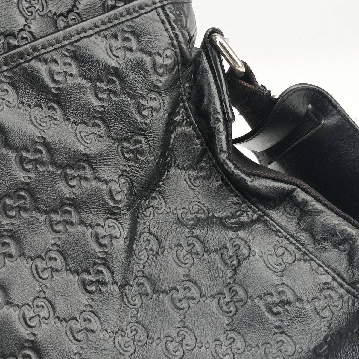 Pre-owned Gucci Guccissima Rubber Messenger Black Leather 246067 shoulderbag | stylenewstar
