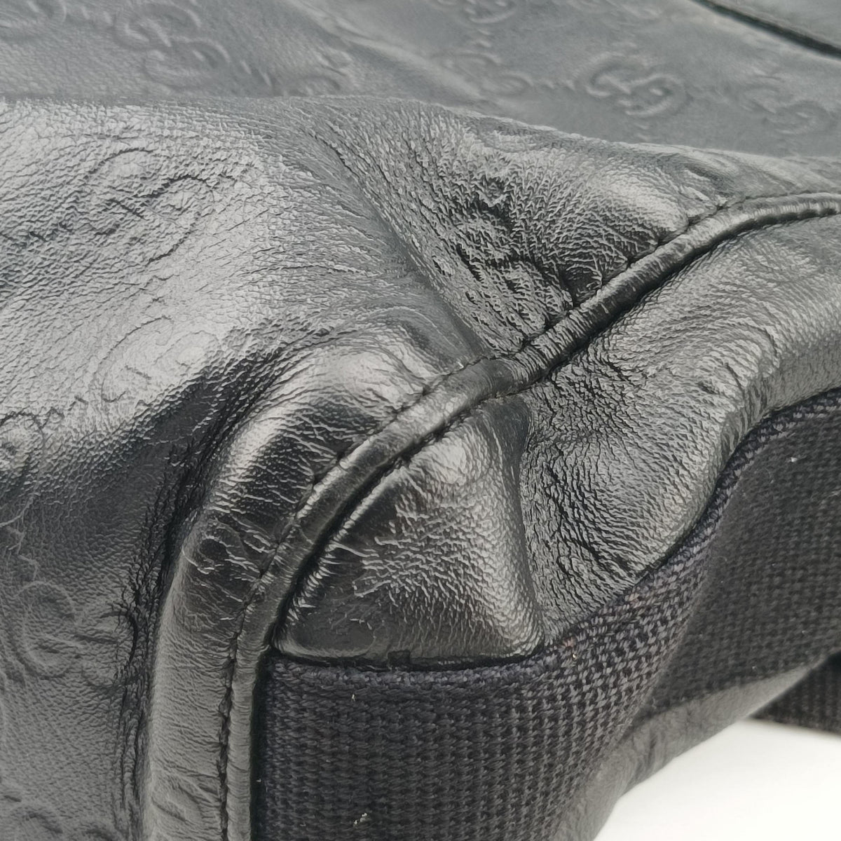 Pre-owned Gucci Guccissima Rubber Messenger Black Leather 246067 shoulderbag | stylenewstar