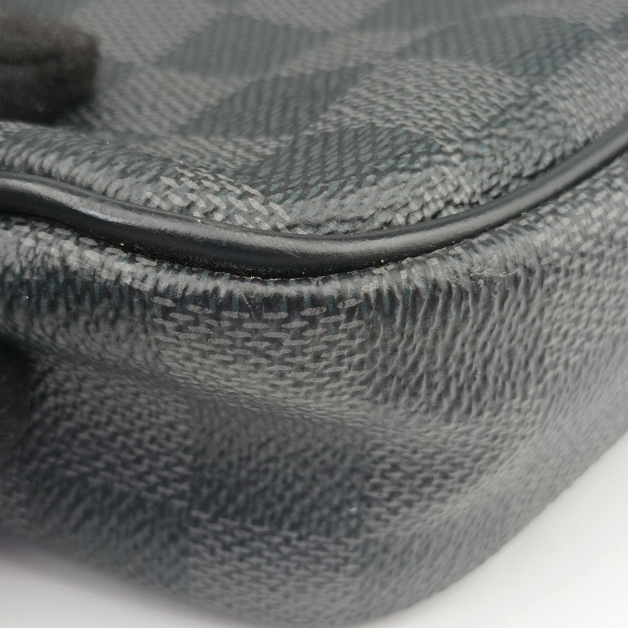 Pre-owned Louis Vuitton Porte Documents Voyage PM Noir Damier Graphite N41478 handbag | stylenewstar