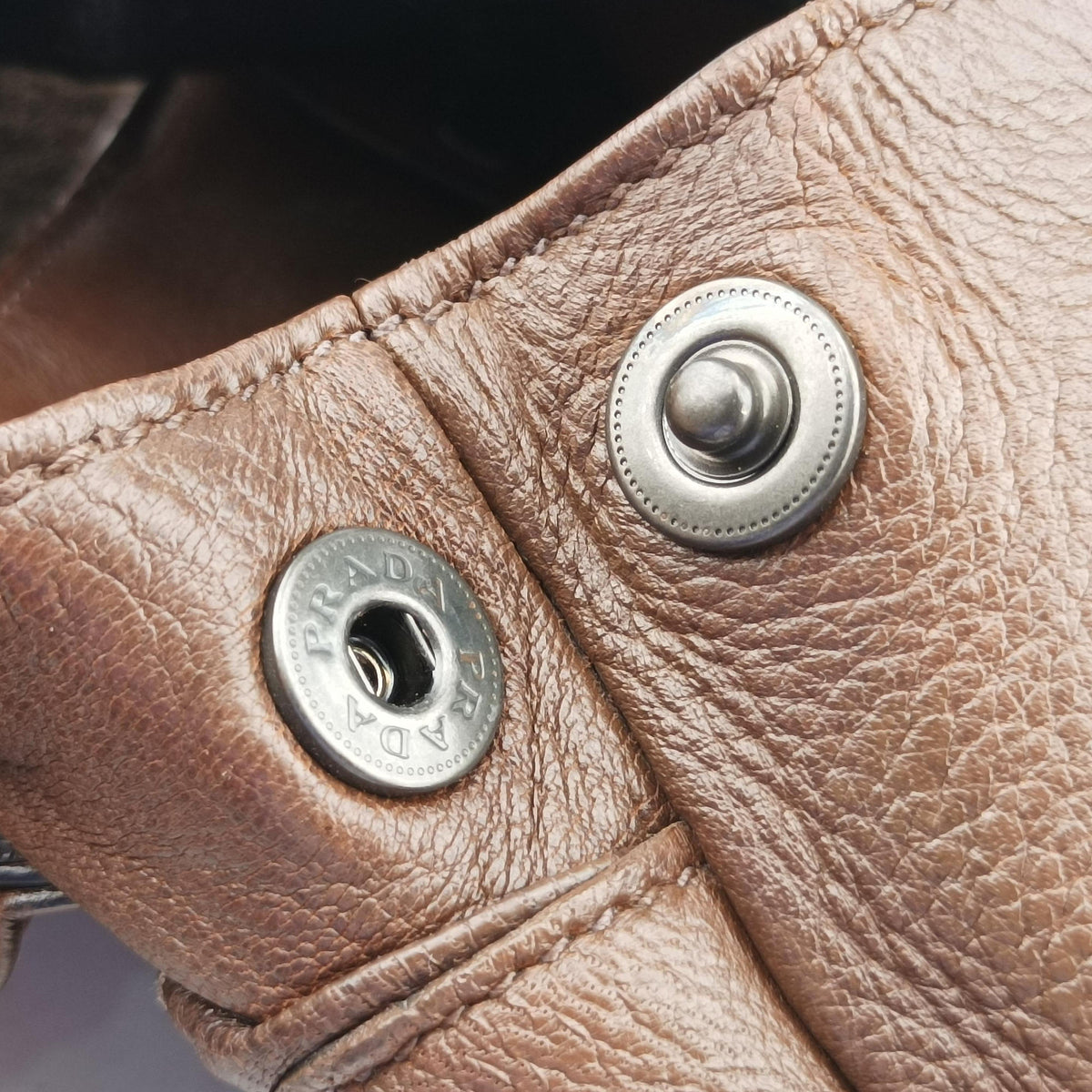 Pre-owned Prada Messenger Brown Leather VA0820 shoulderbag | stylenewstar