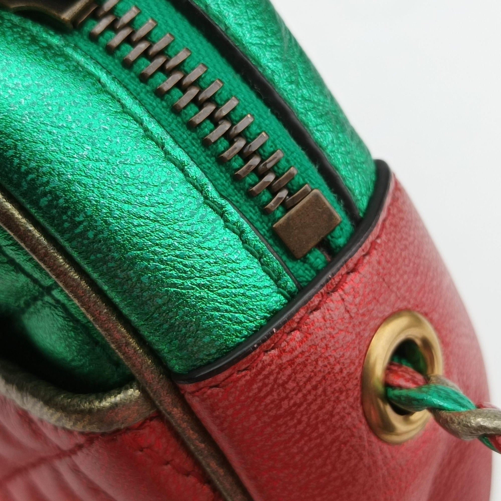 Pre-owned Gucci Laminate Red×Green Leather 534951 shoulderbag | stylenewstar