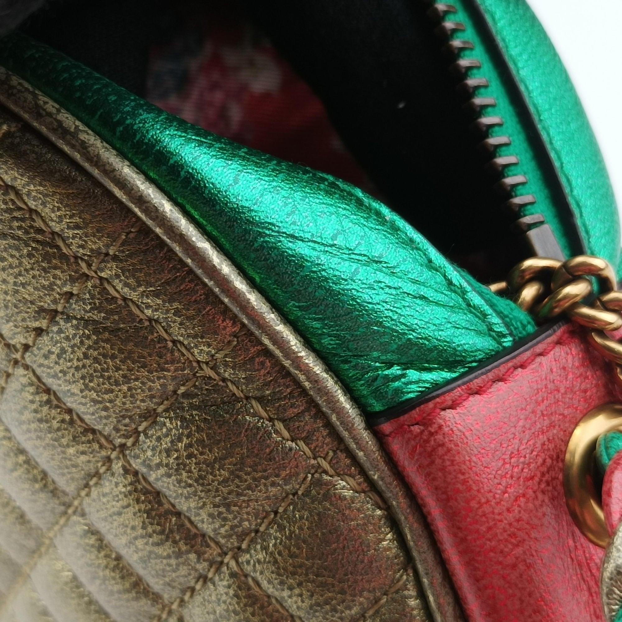 Pre-owned Gucci Laminate Red×Green Leather 534951 shoulderbag | stylenewstar