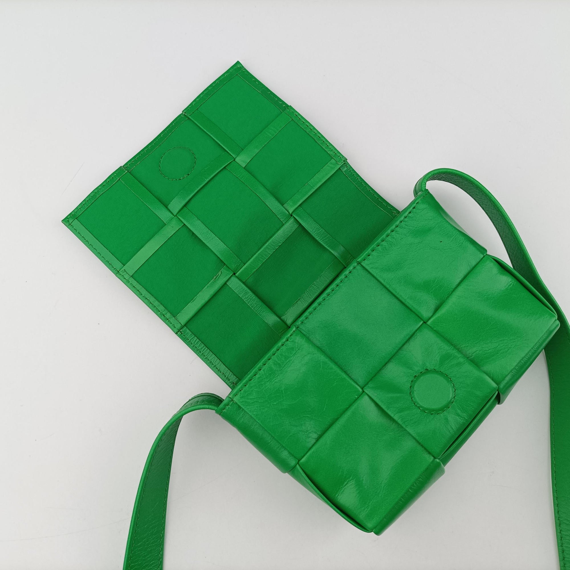 Pre-owned Bottega Veneta candy cassette Green lambskin  shoulderbag | stylenewstar