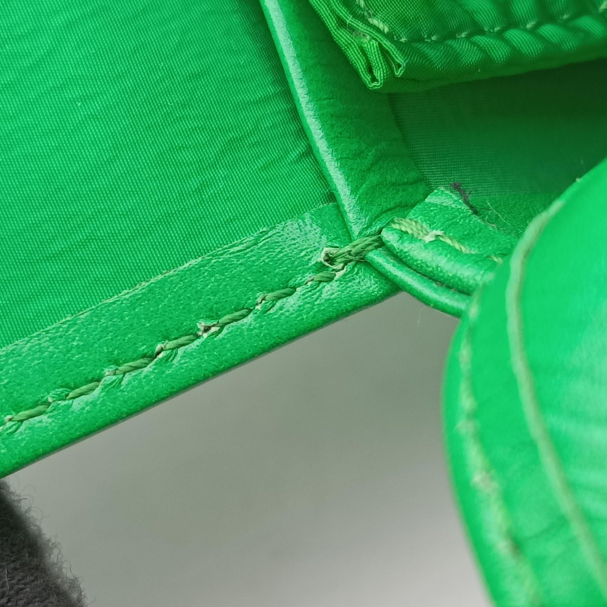 Pre-owned Bottega Veneta candy cassette Green lambskin  shoulderbag | stylenewstar