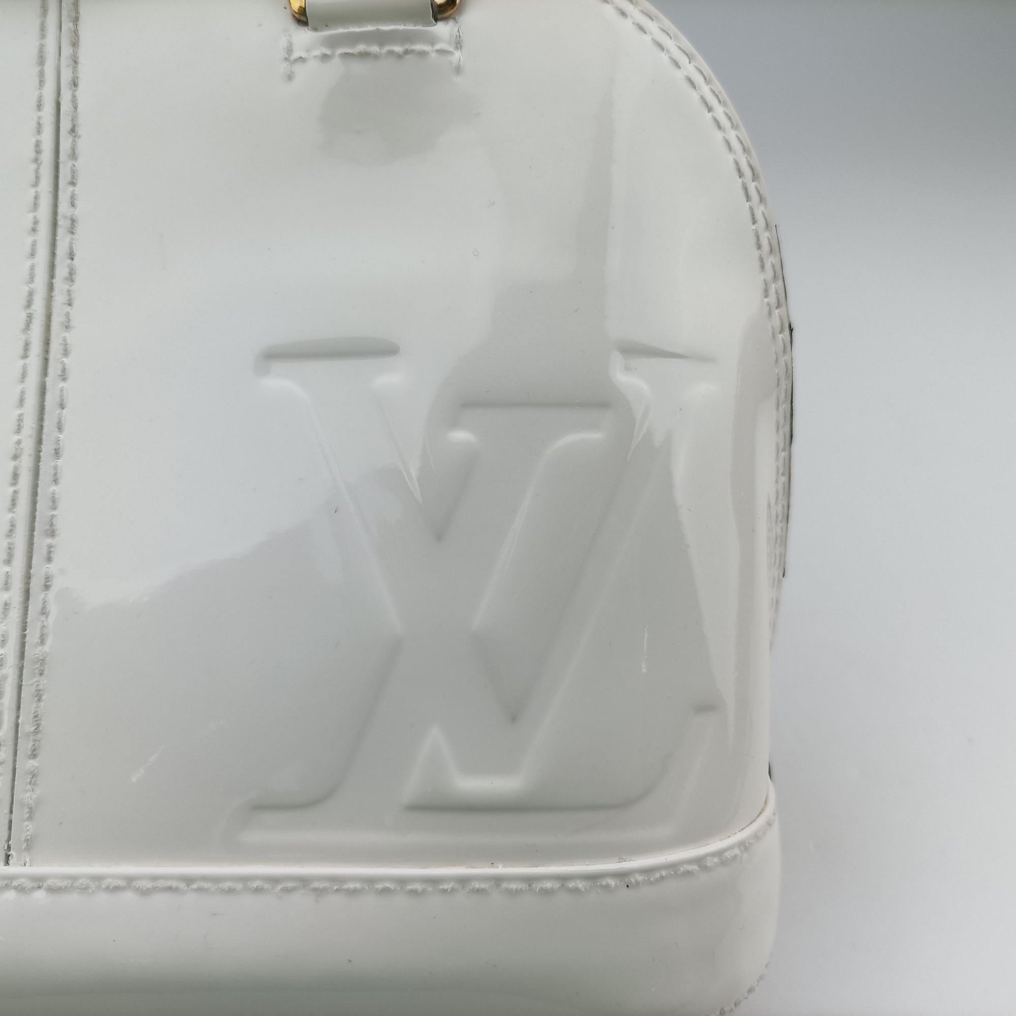 Pre-owned Louis Vuitton Alma BB White Vernis M51904 shoulderbag | stylenewstar