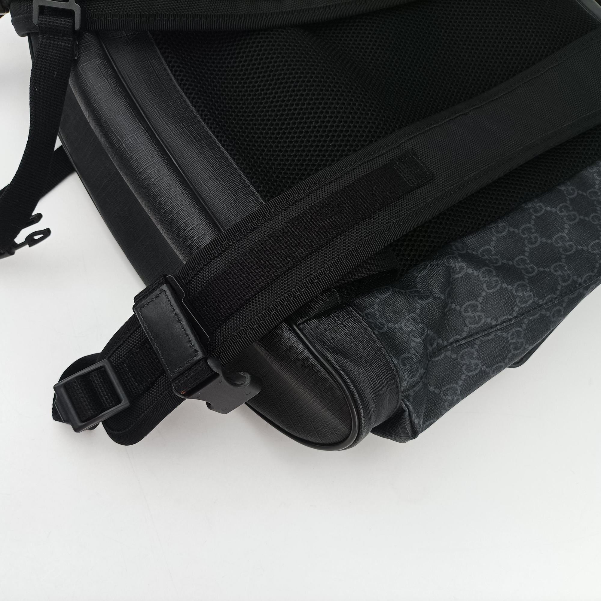 Pre-owned Gucci GG Supreme Black x Gray x Navy x Red PVC coated canvas×Leather 495563 backpack/rucksack | stylenewstar