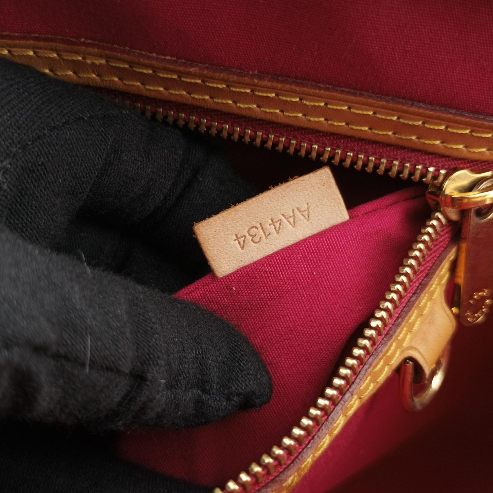 Vintage Louis Vuitton Brea MM ROSE INDIEN Vernis M91798 shoulderbag | stylenewstar
