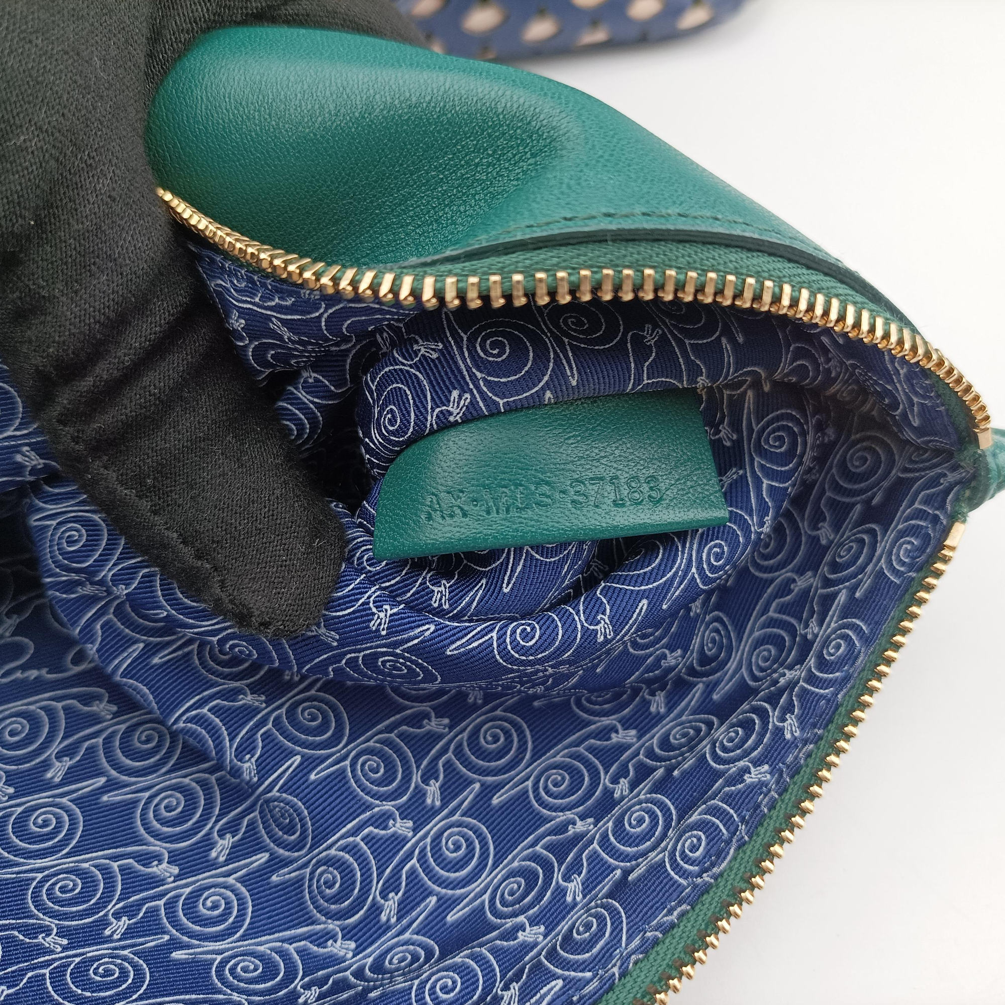 Pre-owned Bvlgari Isabella Rossellini Blue × Green Leather  shoulderbag | stylenewstar
