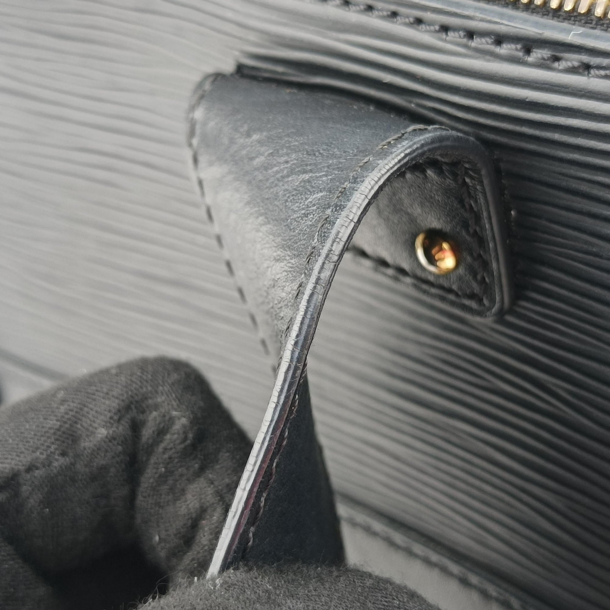 Secondhand Louis Vuitton Trunk Clutch Black Epi M53052 shoulderbag | stylenewstar