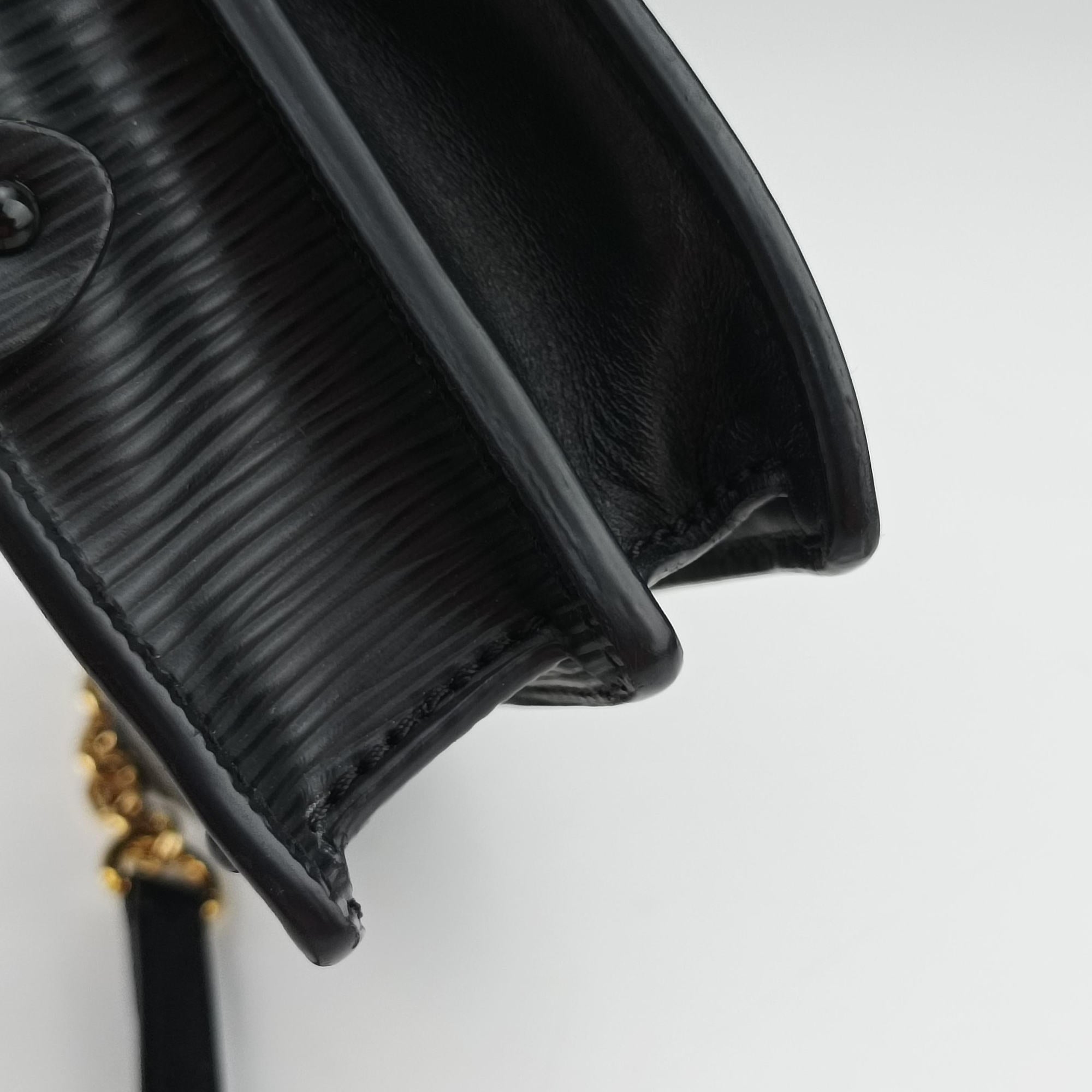 Secondhand Louis Vuitton Trunk Clutch Black Epi M53052 shoulderbag | stylenewstar