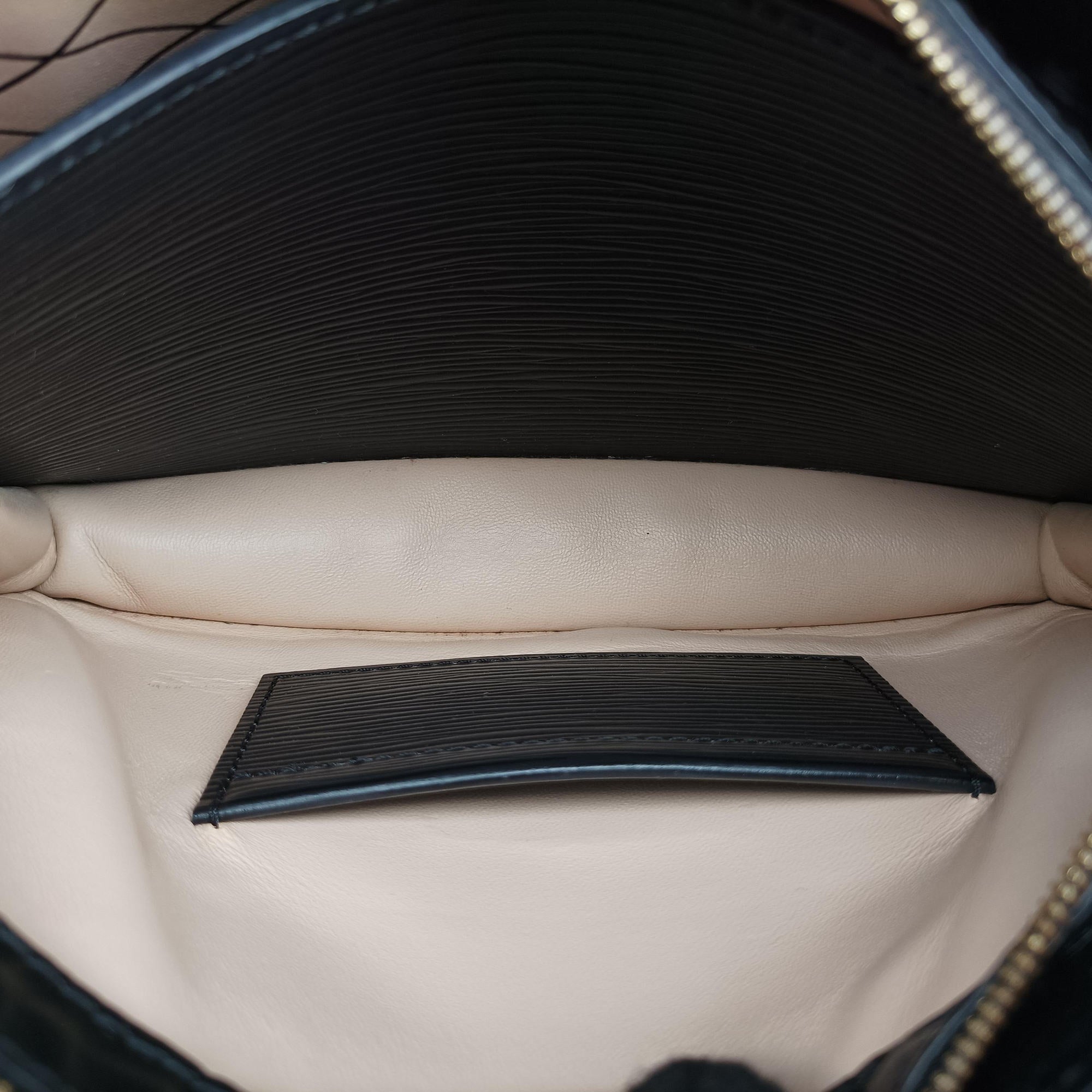 Secondhand Louis Vuitton Trunk Clutch Black Epi M53052 shoulderbag | stylenewstar