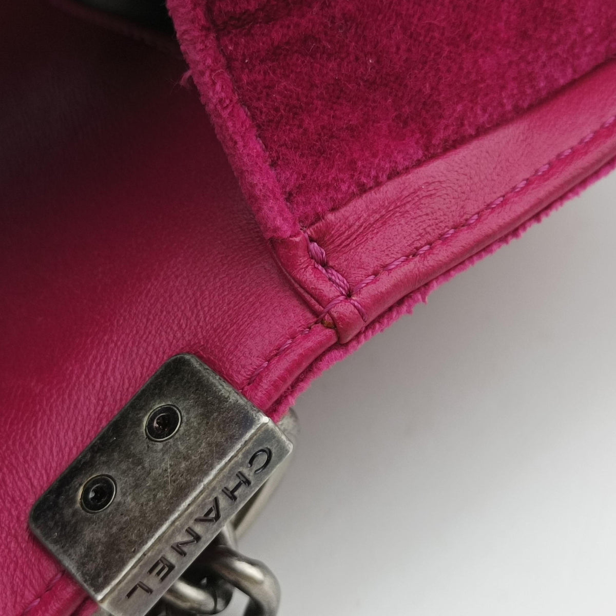 Pre-owned Chanel BOY CHANEL Rose velour A67364 shoulderbag | stylenewstar